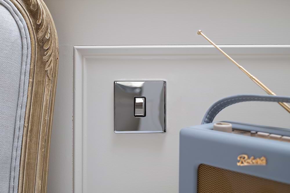 The Finsbury Collection Polished Chrome 1 Gang Intermediate Switch Black Ins 10A Screwless