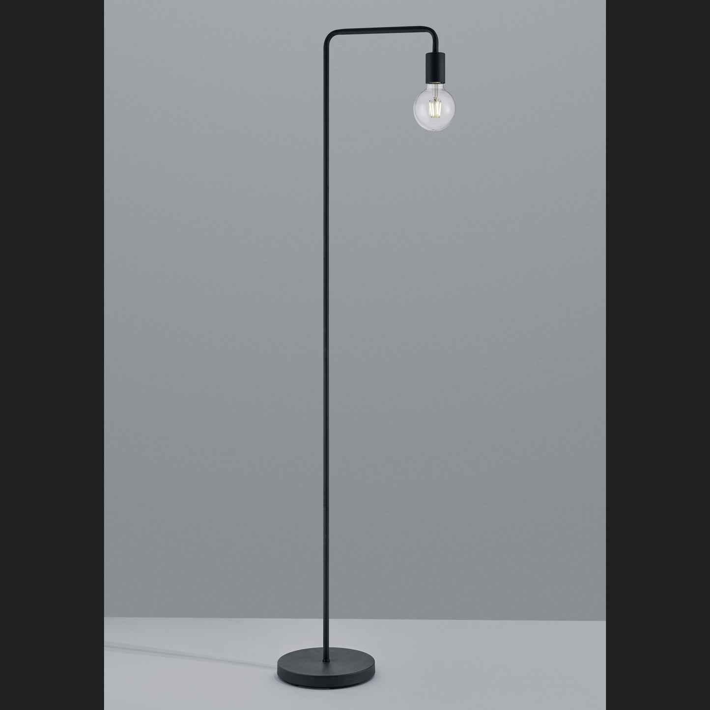 Diallo - Floor lamp - Black Matt - Trio