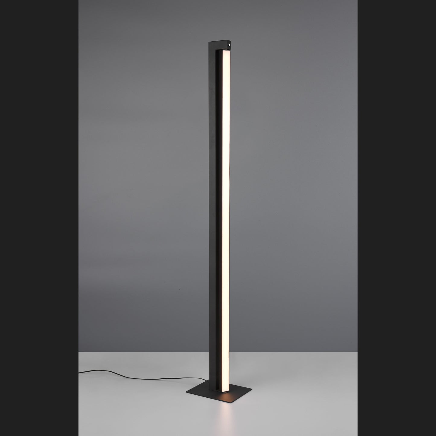 Seeker - Floor Lamp - Black Matt - Trio - 448810132