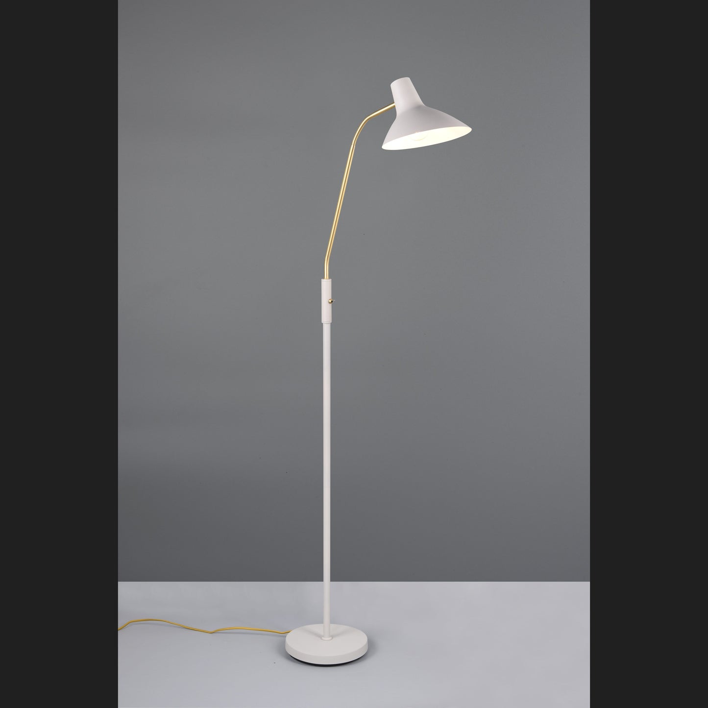 Traveller - Floor Lamp - Grey - Trio - 463400176