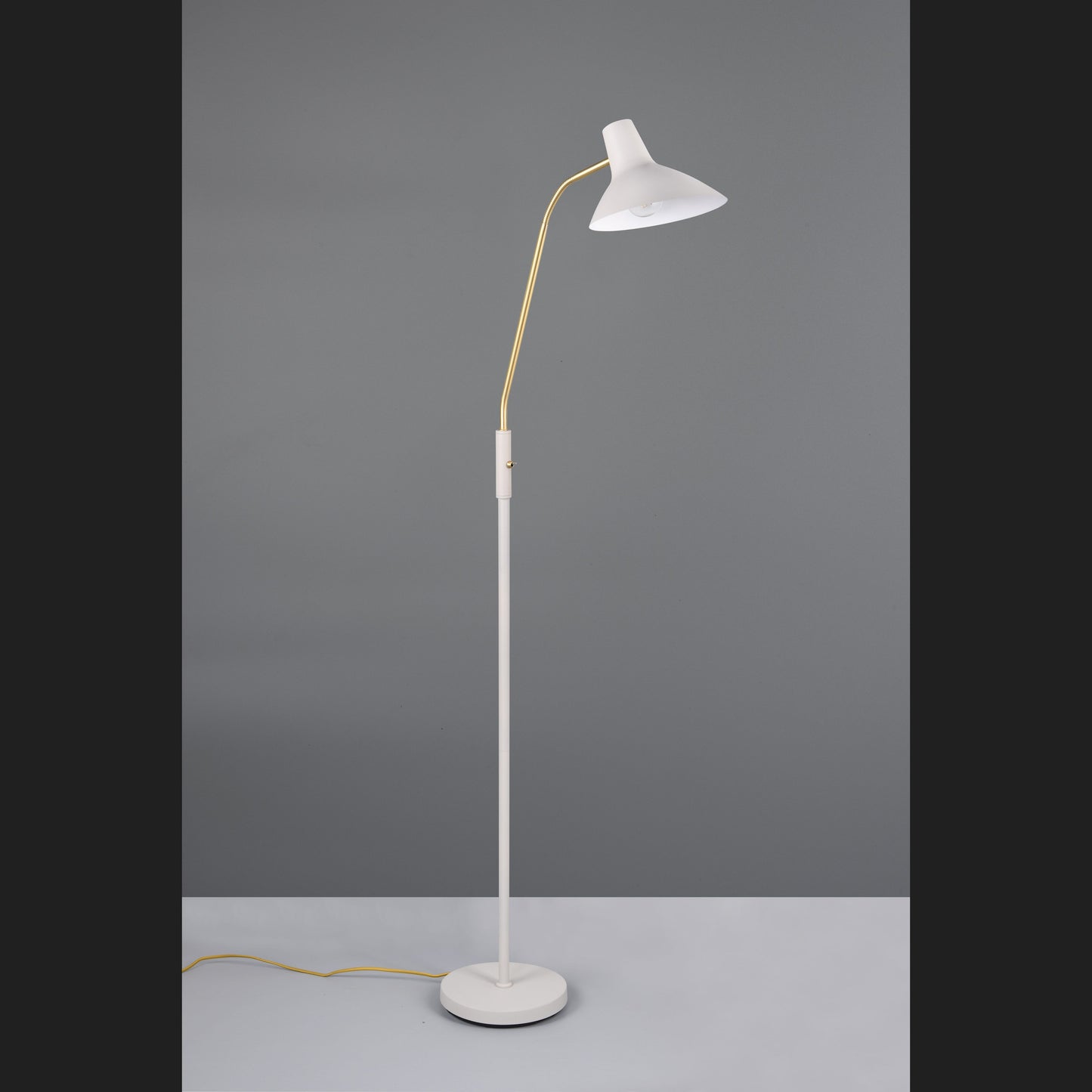 Traveller - Floor Lamp - Grey - Trio - 463400176