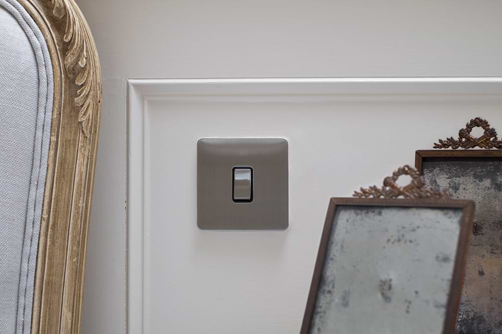 The Lombard Collection Brushed Chrome Flat Plate 10A 1 Gang 2 Way Switch Blk Ins Screwless