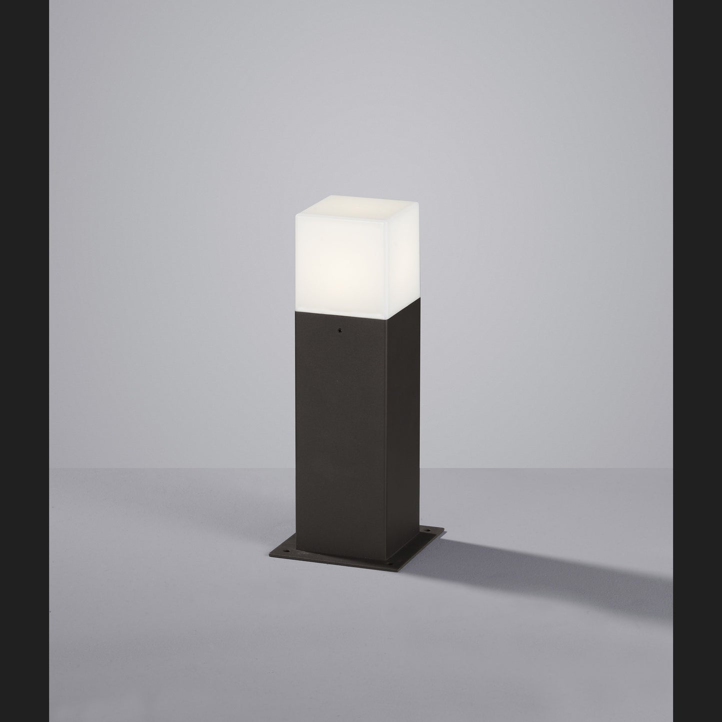 HUDSON Pole (A) - Anthracite