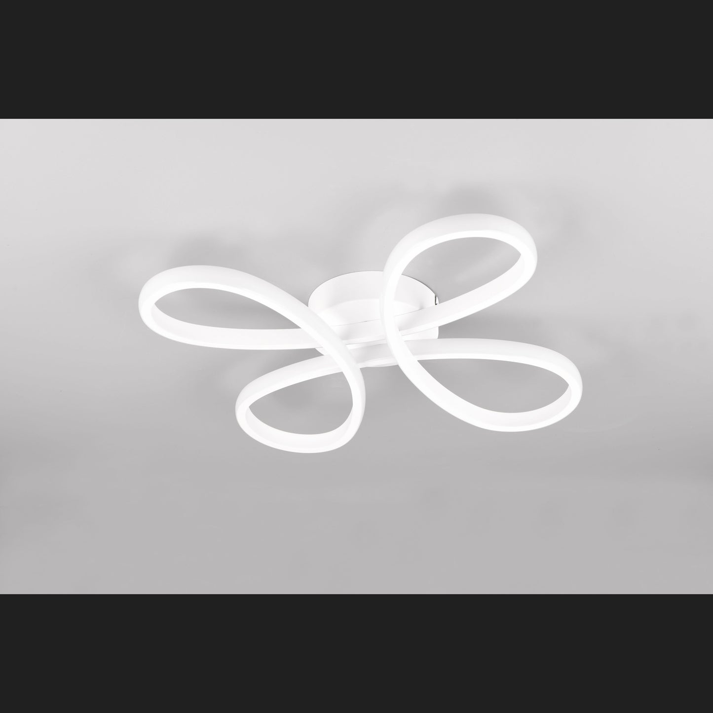 Fly - Ceiling lamp - White Matt - Trio