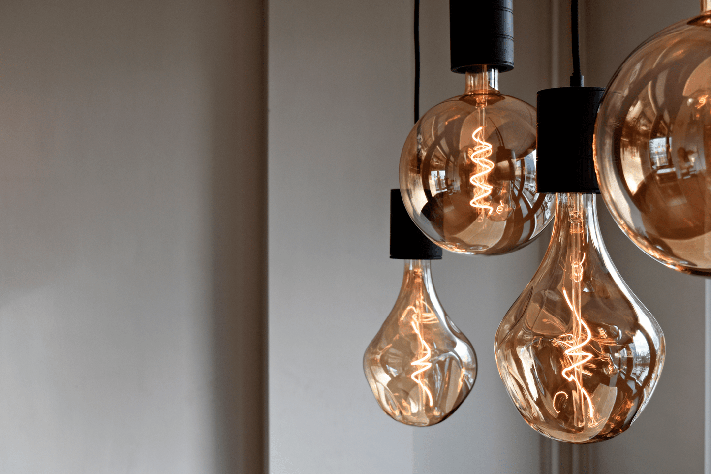 Calex Smart LED Bulb - E27 - Filament - G200 - Gold - Warm White - 7W