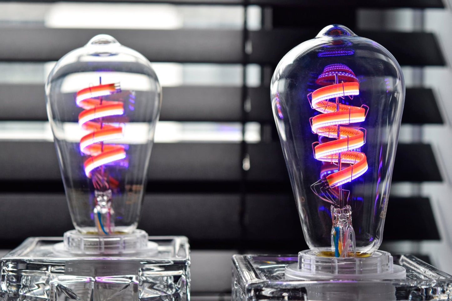 Calex Smart LED Bulb - E27 - Filament - RGB+Warm White - 4.9W