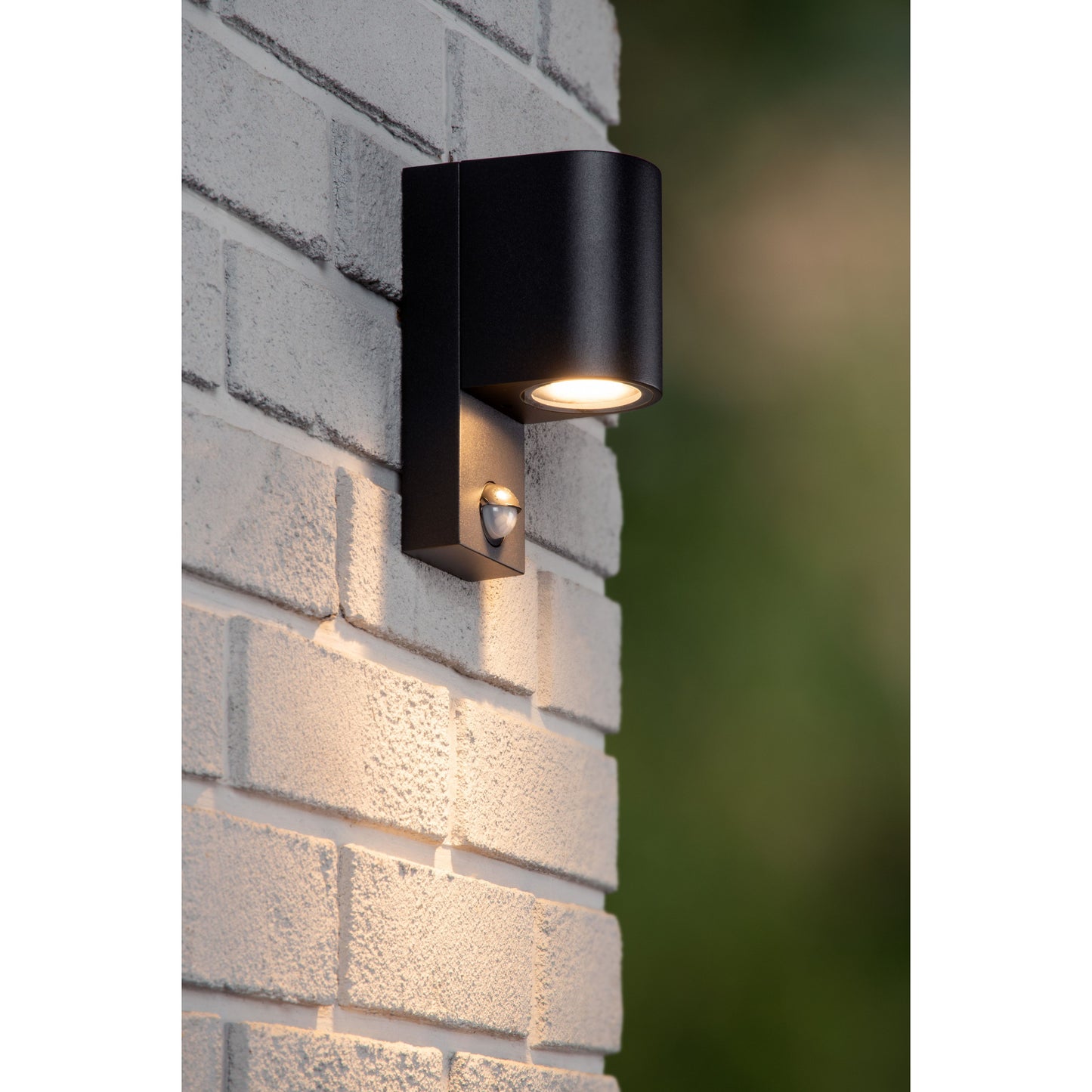 Lucide ZARO IR - Wall spotlight / Wall light Indoor/Outdoor - 1xGU10 - IP65 - Motion & Day/Night Sensor - Black