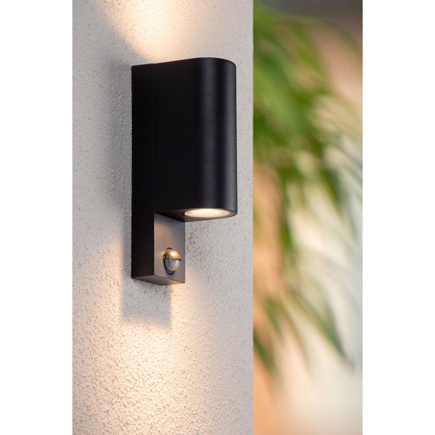 Lucide ZARO IR - Wall spotlight / Wall light Indoor/Outdoor - 2xGU10 - IP65 - Motion & Day/Night Sensor - Black