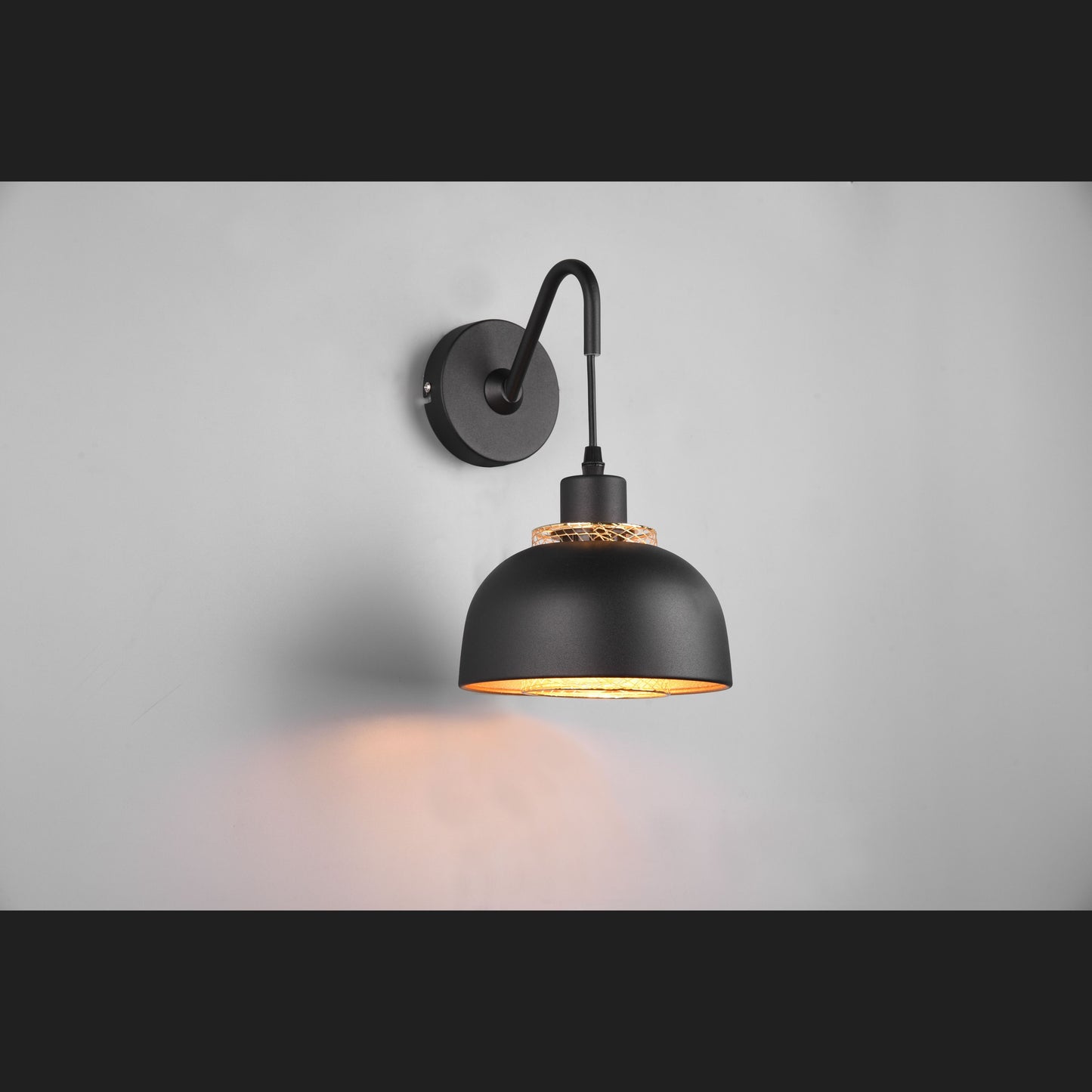 Punch - Wall lamp - Black Matt - Reality