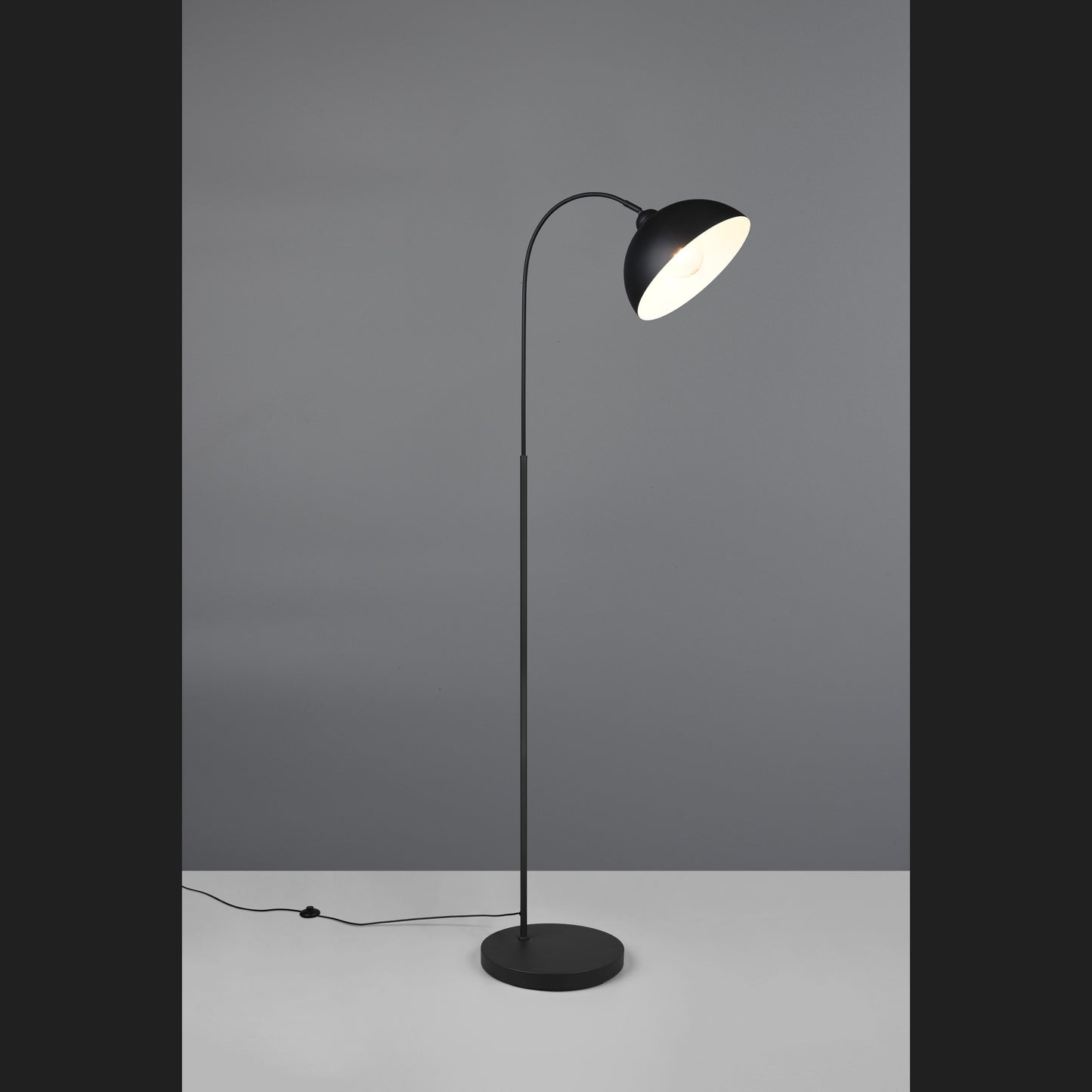 Sierra - Floor Lamp - Black Matt - Reality - R41871032