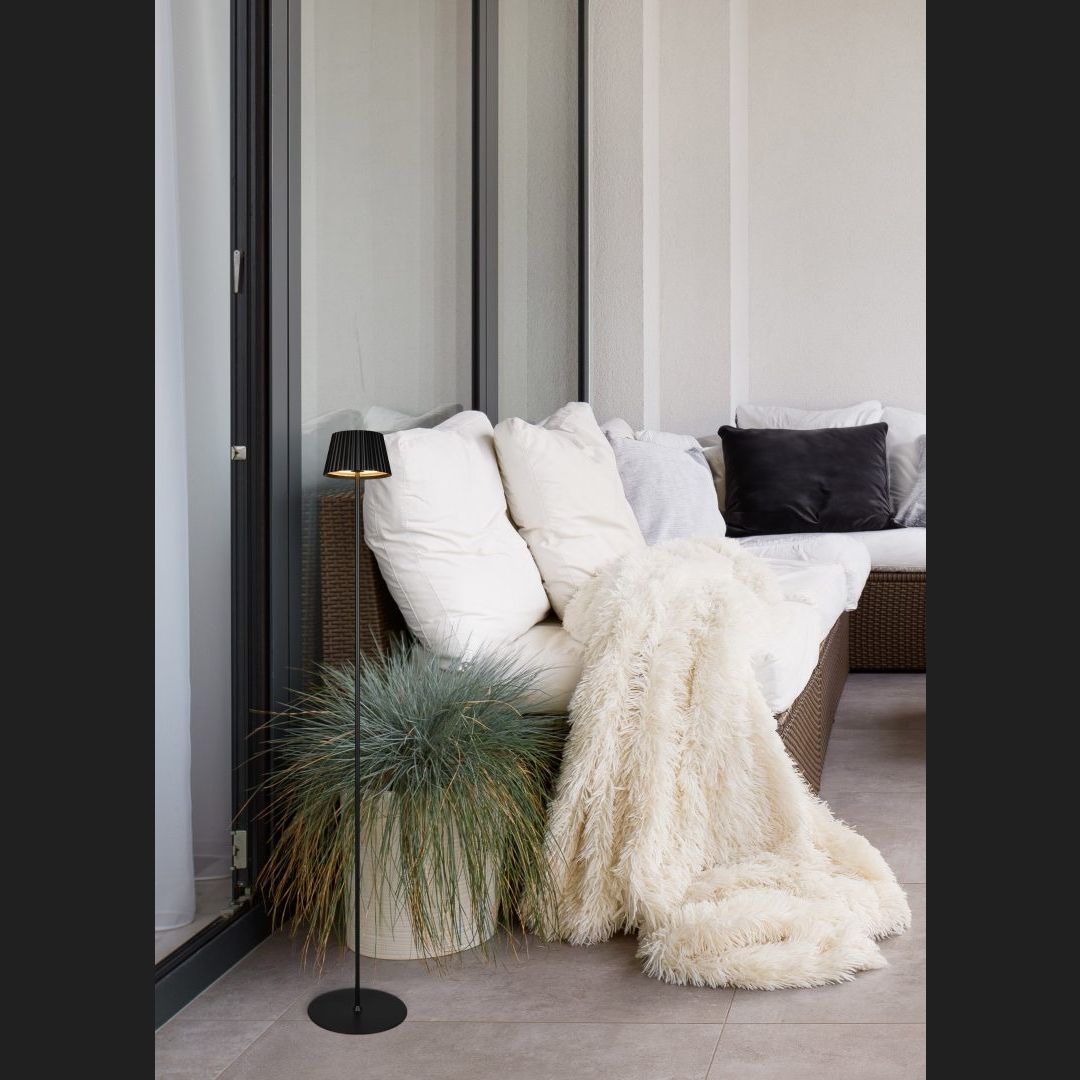 Suarez - Floor lamp - Black Matt - Reality