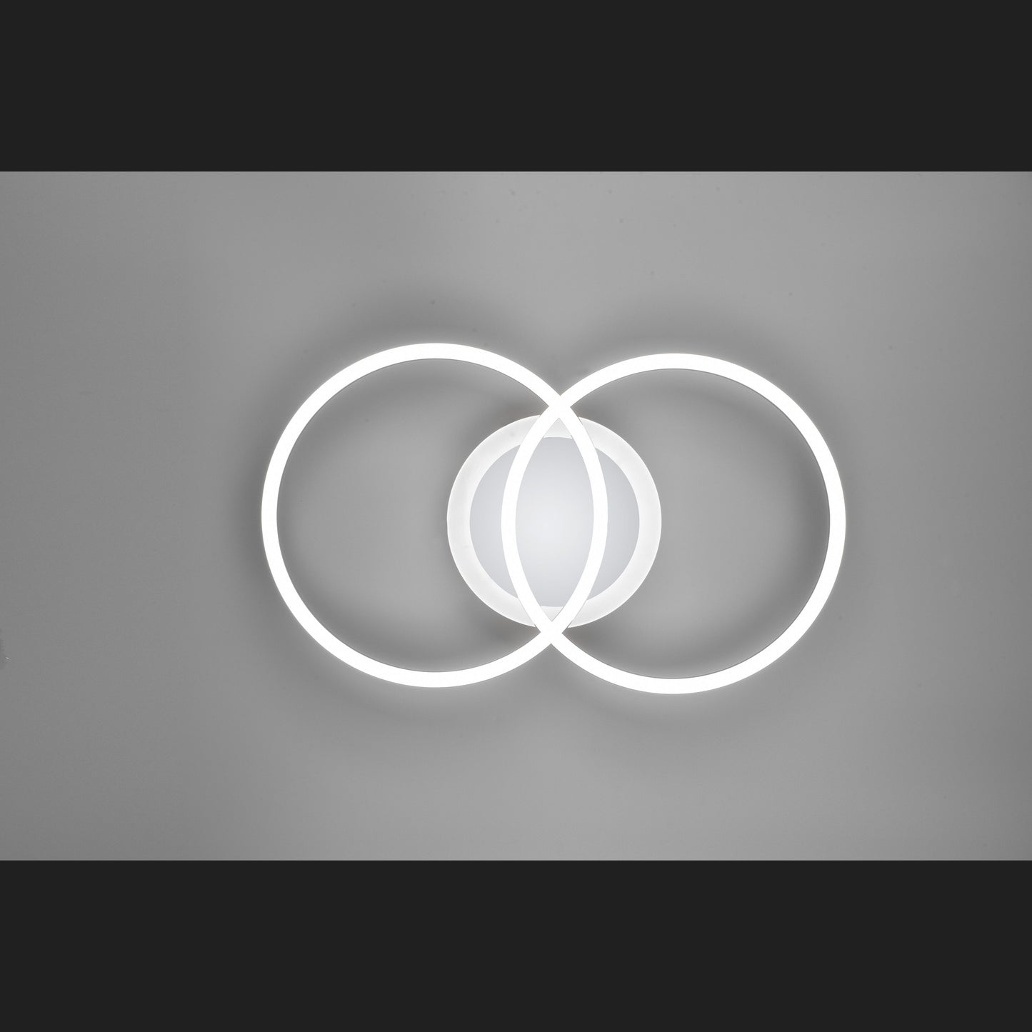 Venida - Ceiling lamp - Chrome - Reality