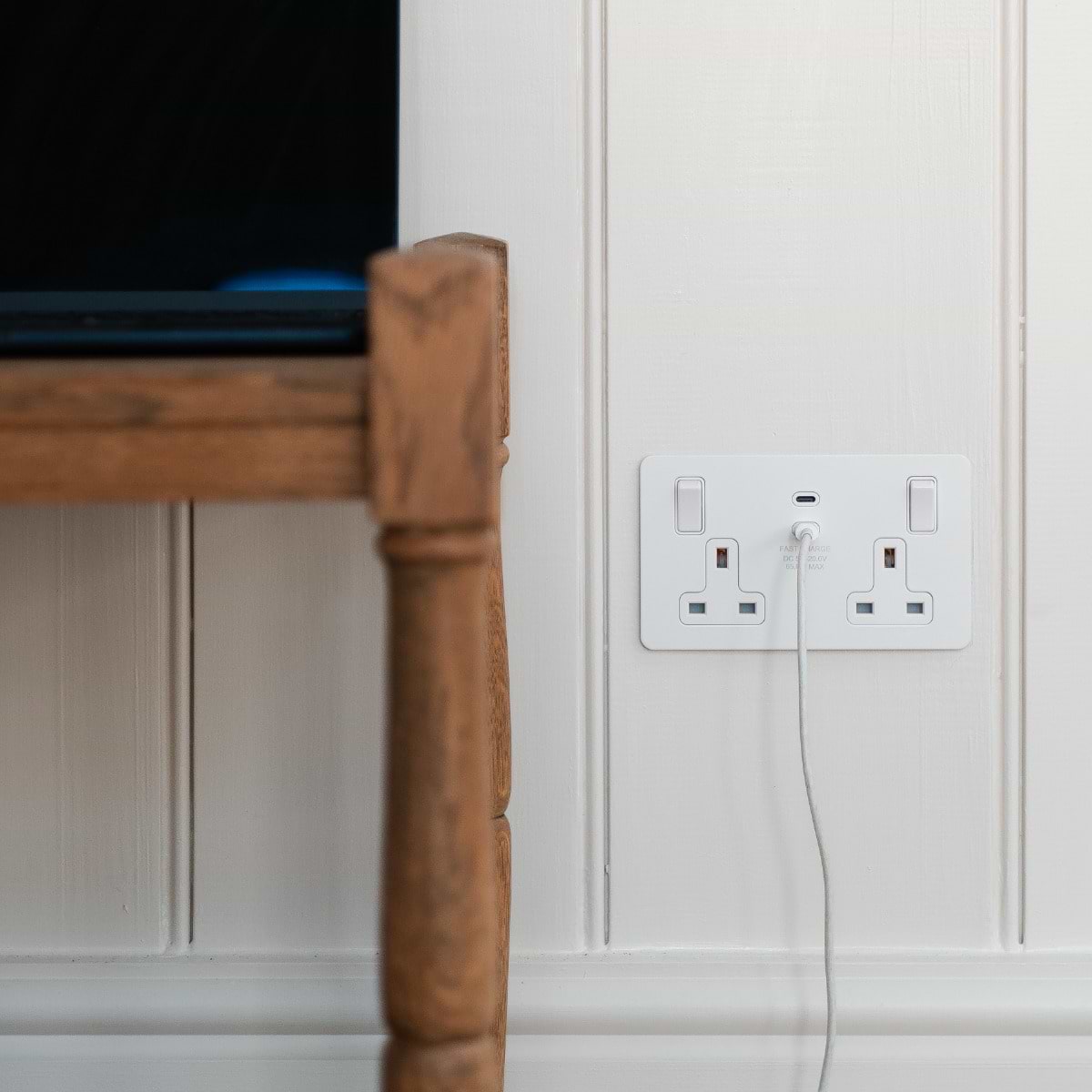 Soho Lighting White Metal Flat Plate 2 Gang 65W USB C+C Socket (13A Socket + 2 USB C Ports)