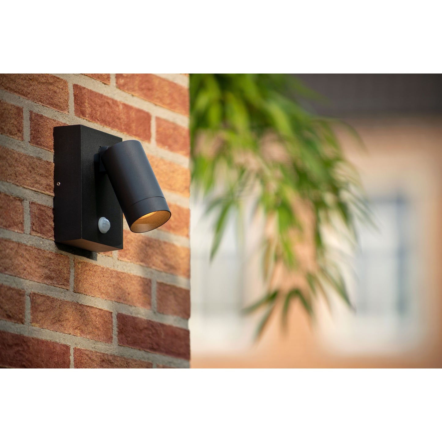 Lucide TAYLOR - Wall spotlight / Wall light Indoor/Outdoor - 1xGU10 - IP54 - Motion & Day/Night Sensor - Black