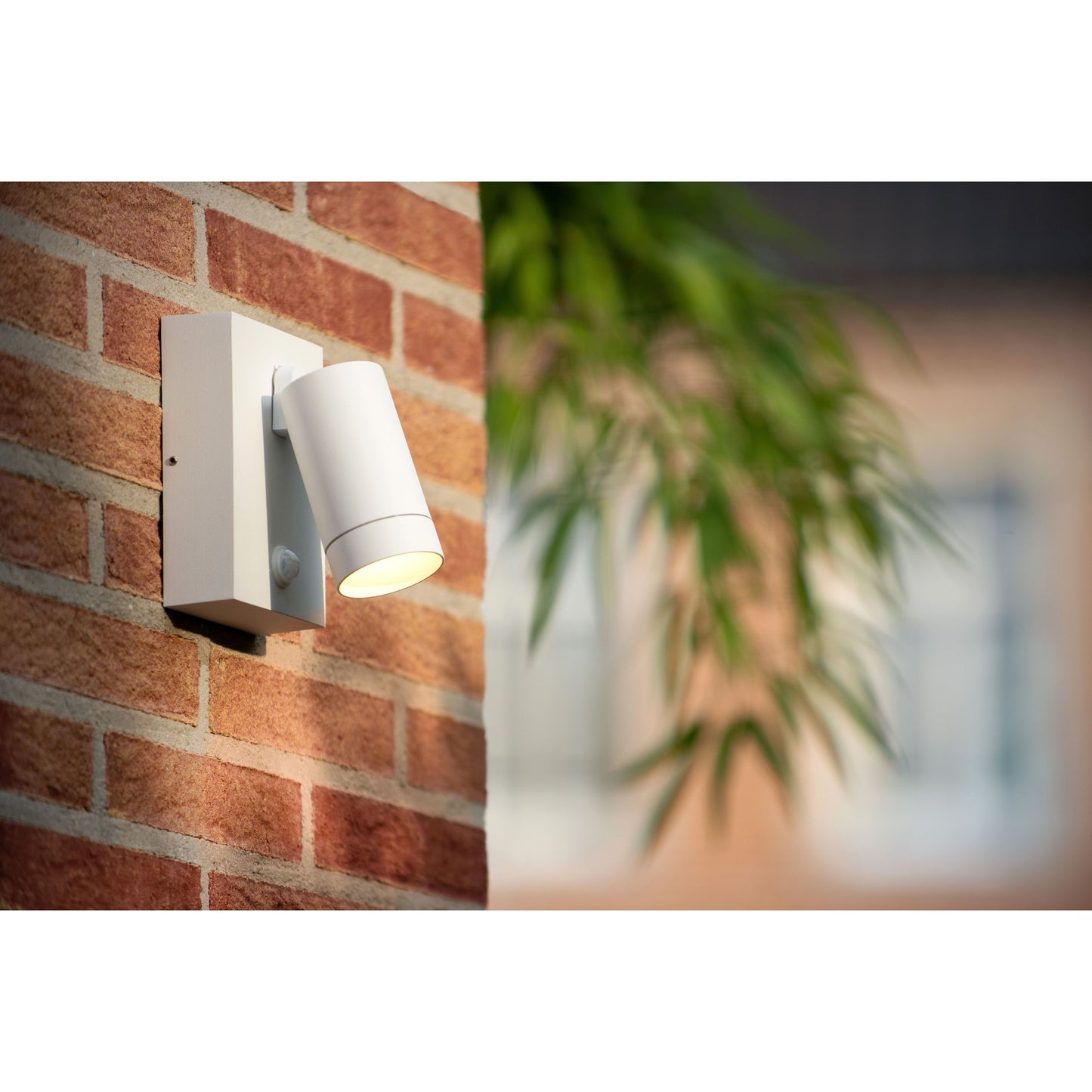 Lucide TAYLOR - Wall spotlight / Wall light Indoor/Outdoor - 1xGU10 - IP54 - Motion & Day/Night Sensor - White