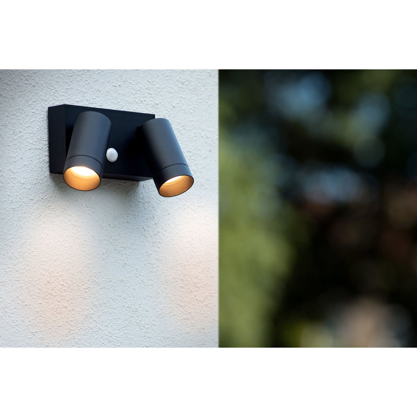 Lucide TAYLOR - Wall spotlight / Wall light Indoor/Outdoor - 2xGU10 - IP54 - Motion & Day/Night Sensor - Black