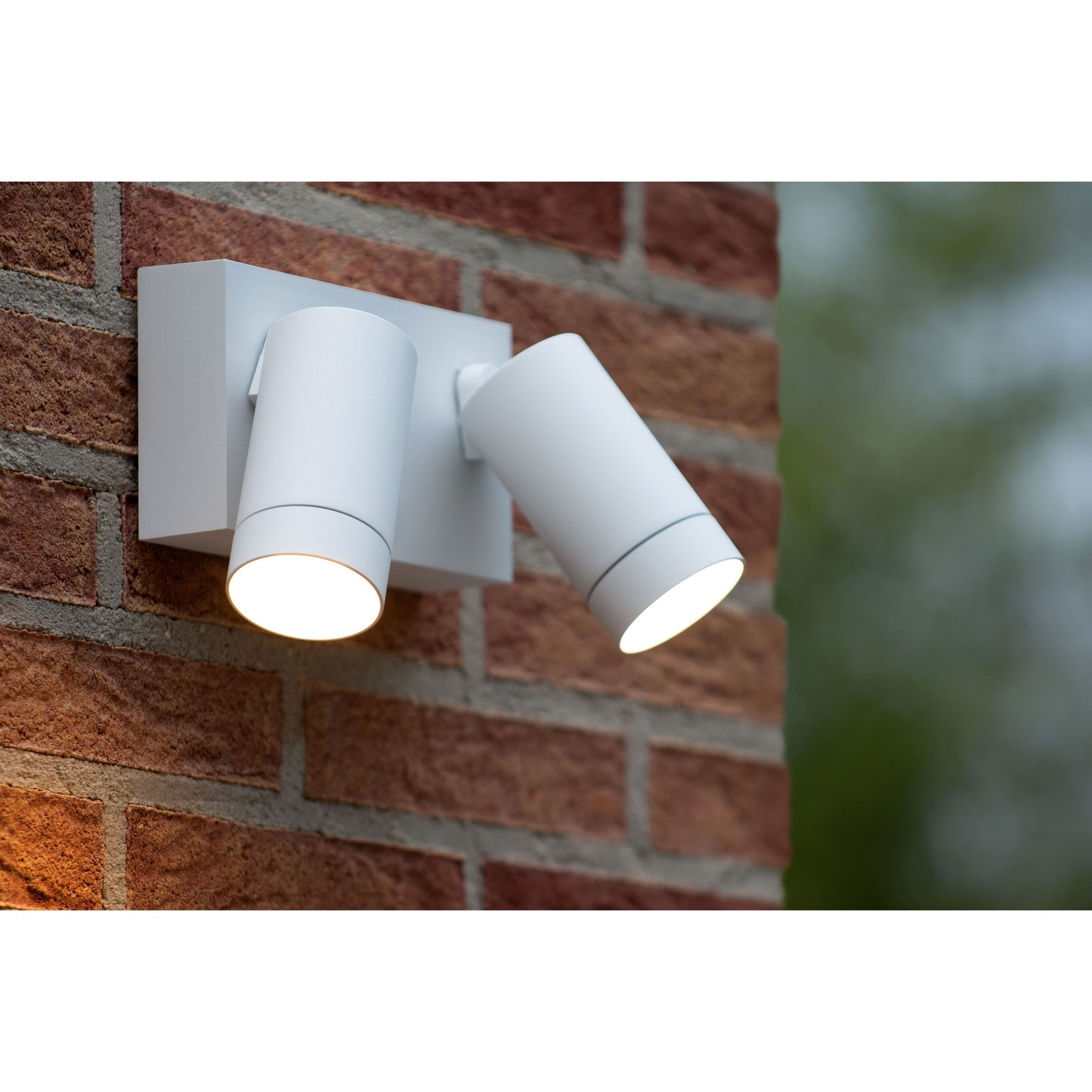 Lucide TAYLOR - Wall spotlight / Wall light Indoor/Outdoor - 2xGU10 - IP54 - Motion & Day/Night Sensor - White