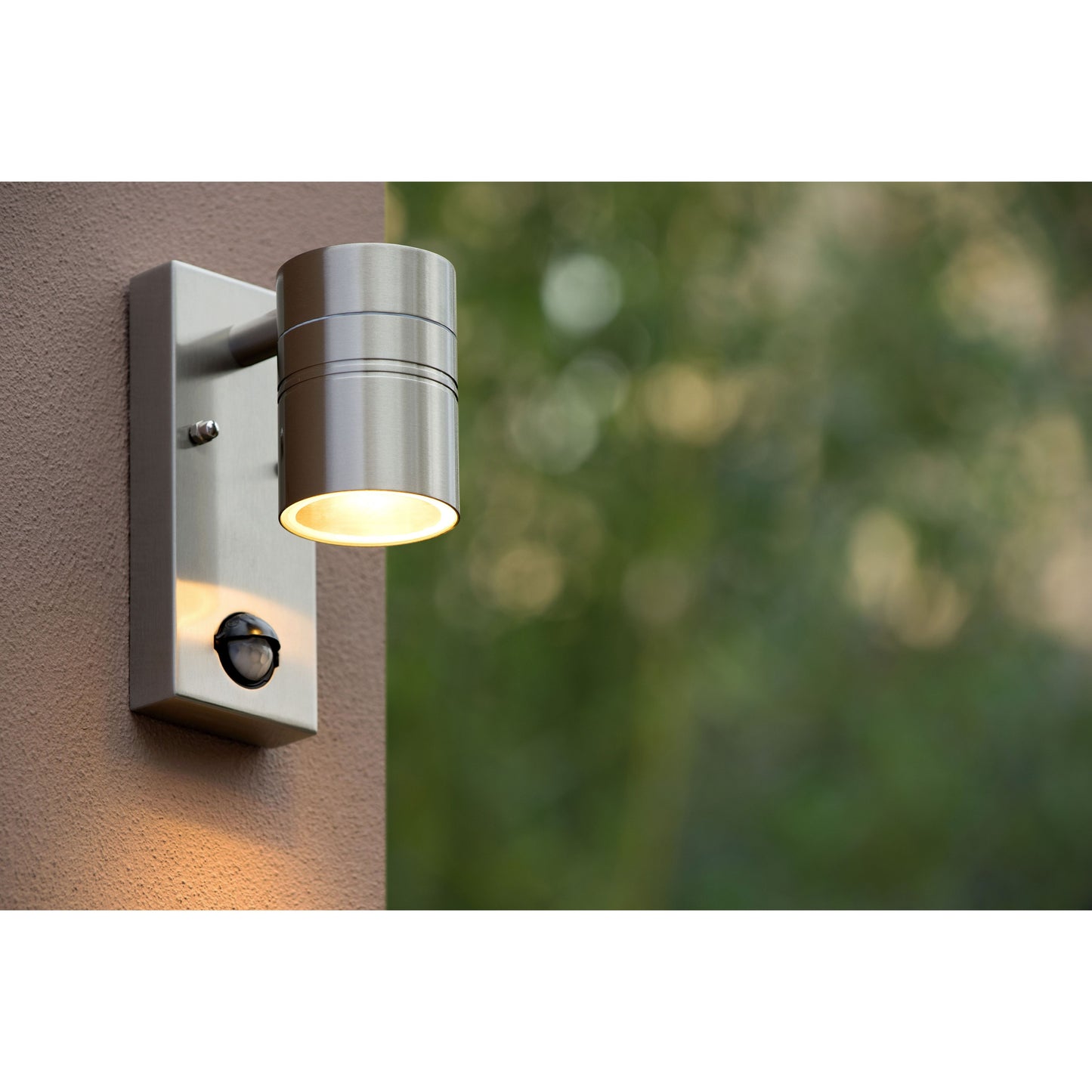 Lucide ARNE-LED IR - Wall spotlight / Wall light Indoor/Outdoor - Ø 6,3 cm - LED - GU10 - 1x5W 2700K - IP44 - Motion & Day/Night Sensor - Satin Chrome