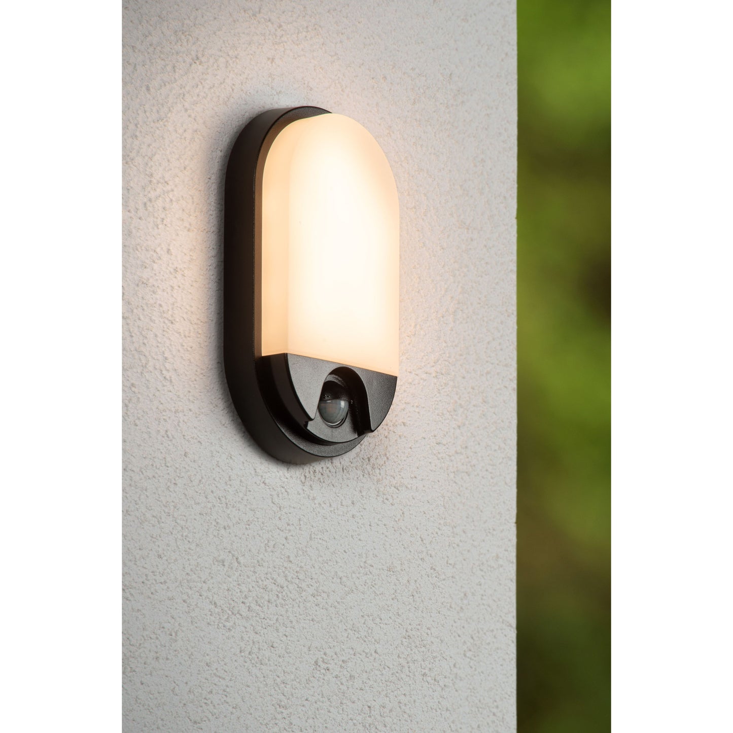 Lucide HUPS IR - Wall light Indoor/Outdoor - LED - 1x10W 3000K - IP54 - Motion & Day/Night Sensor - Black