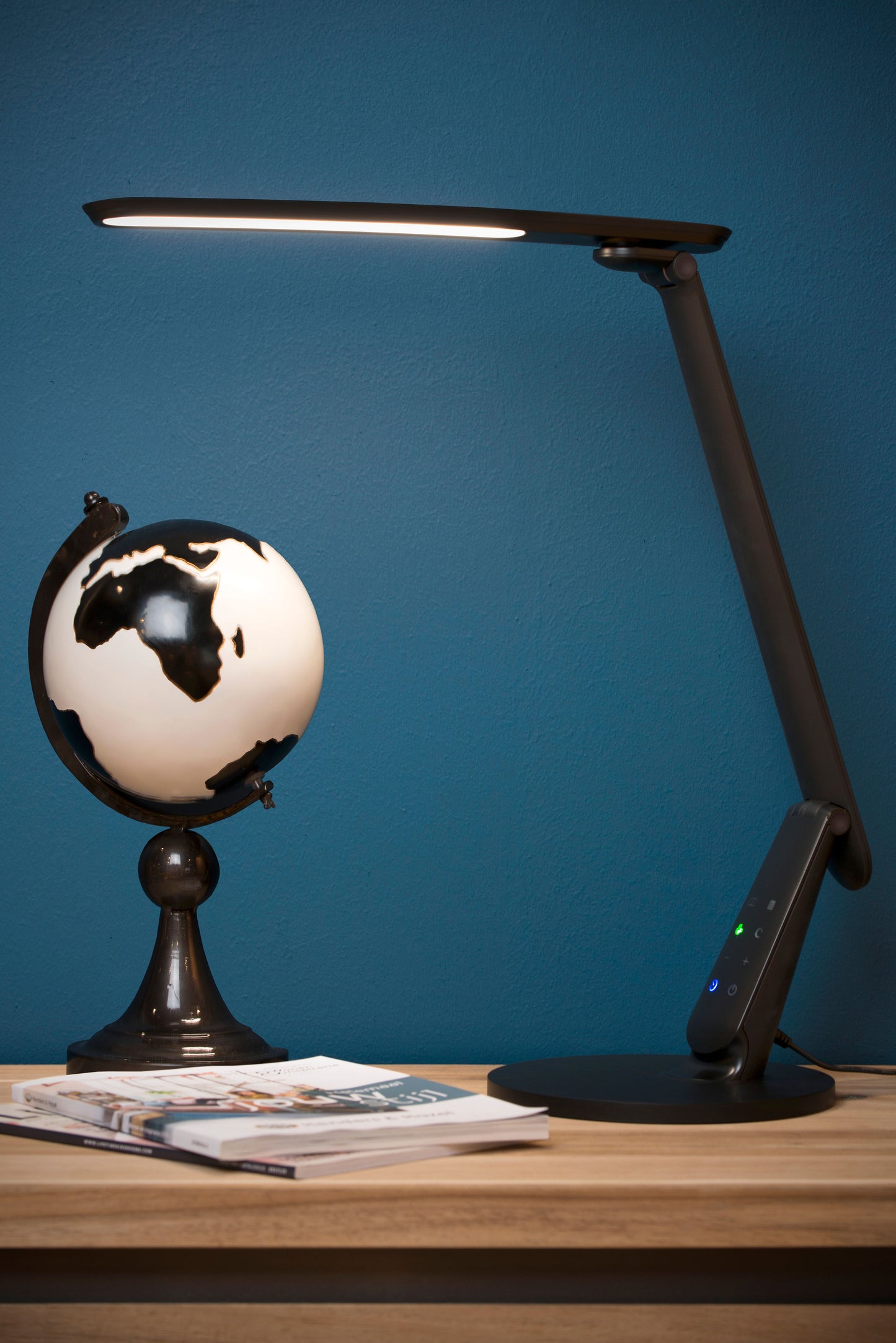 Lucide PRACTICO - Desk lamp - LED Dim. - 1x10W 2700K/6000K - With USB charging point - Black