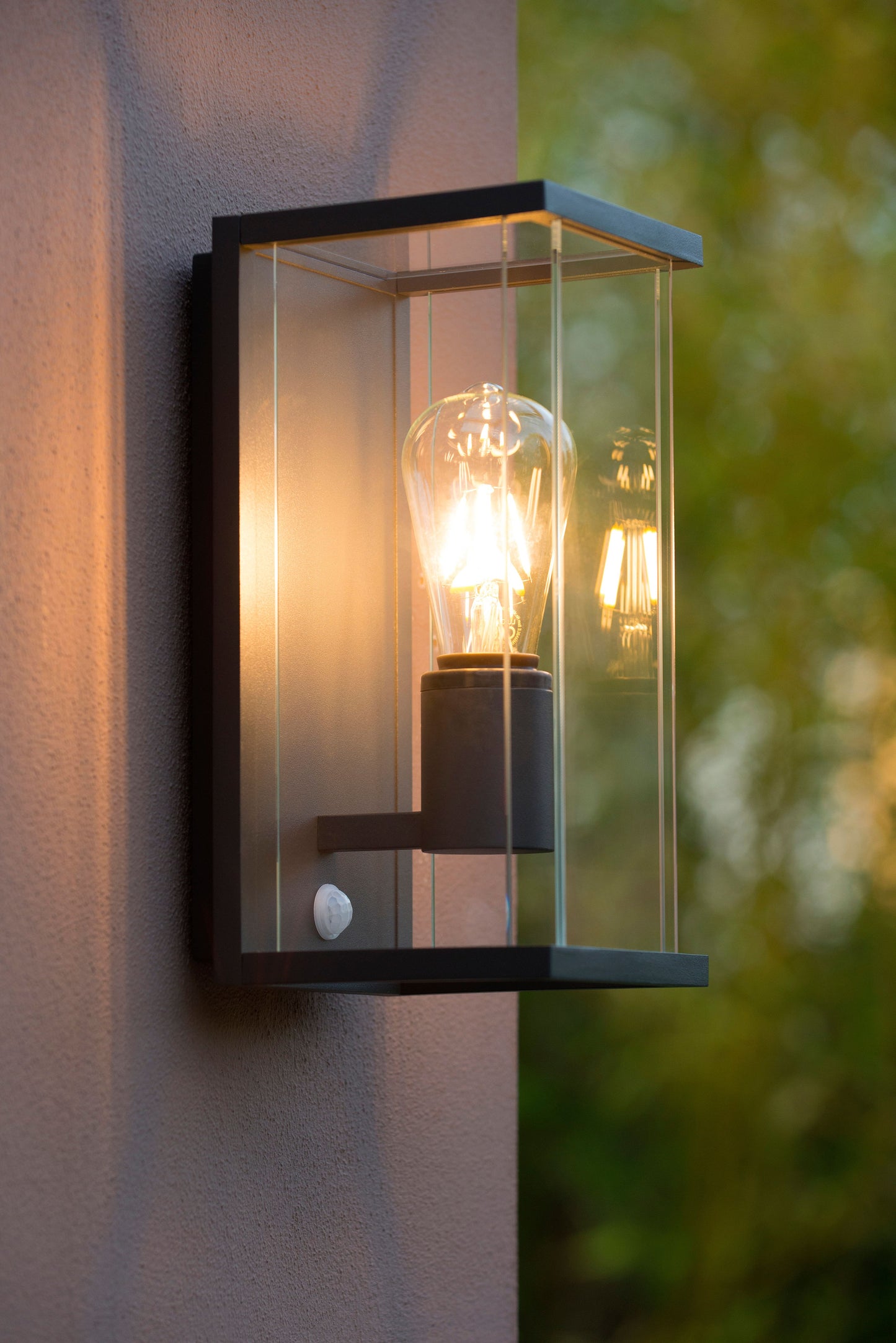 Lucide CLAIRE - Wall light Indoor/Outdoor - 1xE27 - IP54 - Motion & Day/Night Sensor - Anthracite