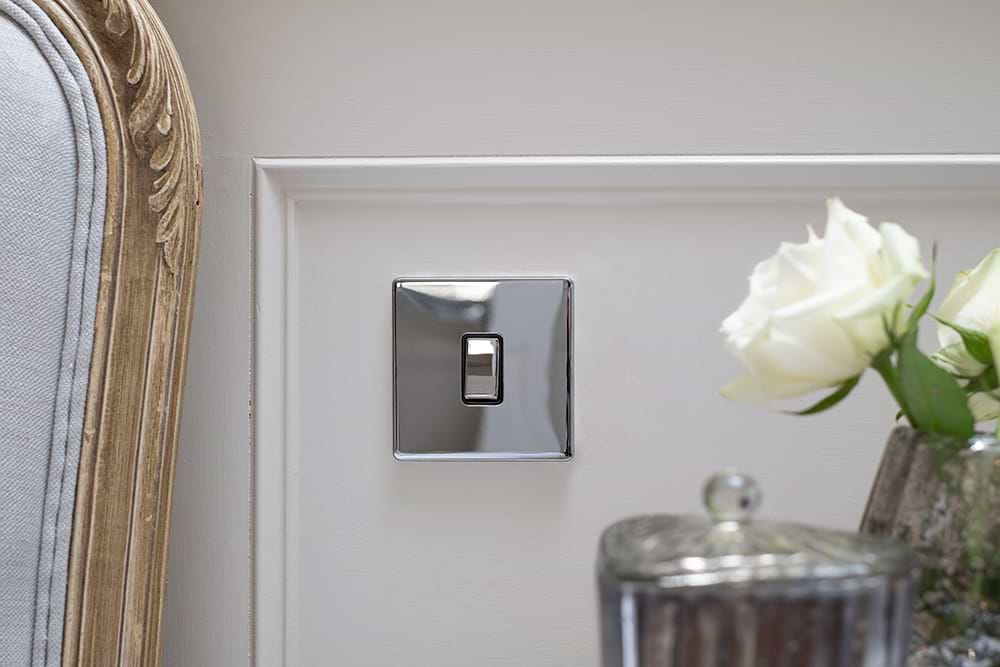 The Finsbury Collection Polished Chrome 1 Gang 2 Way 10A Light Switch Blk Ins Screwless