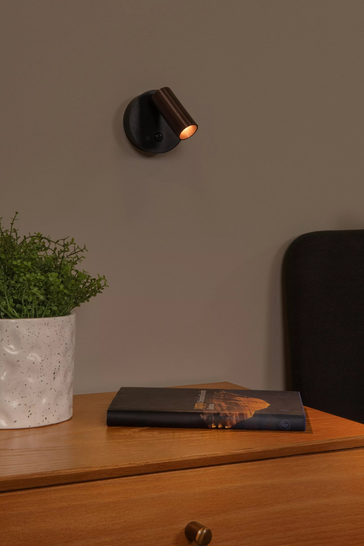 Lucide TONI - Rechargeable Wall spotlight / Wall light - Battery pack - Ø 8,1 cm - LED Dim. - CCT - 1x2W 2700K/4000K - Motion Sensor (deactivatable) - Magnetic - Grey iron
