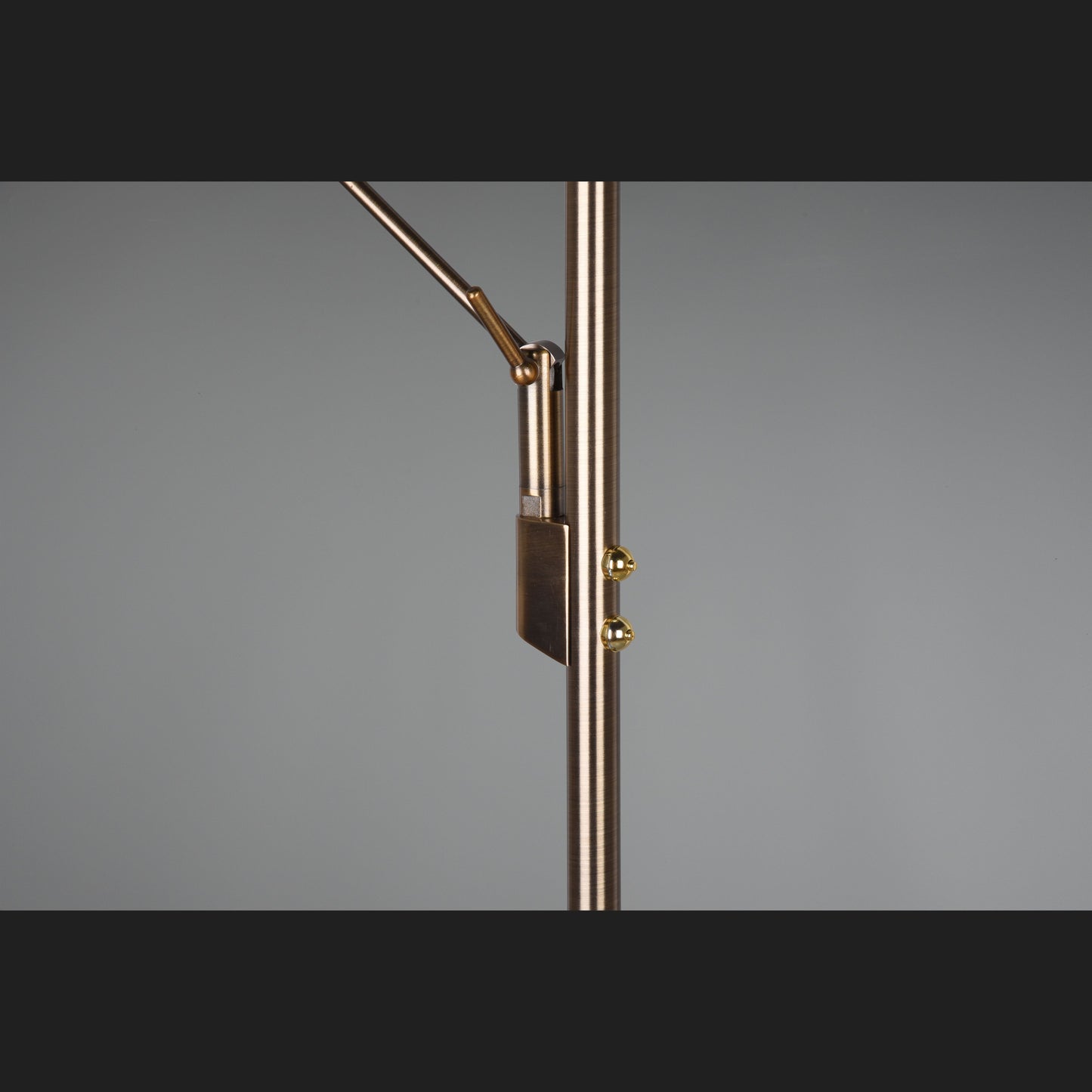 Brantford  - Floor lamp - Old Brass - Trio