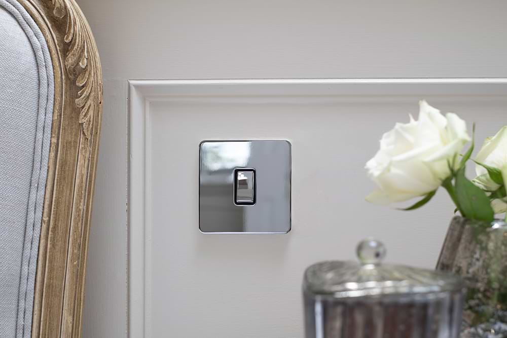 The Finsbury Collection Polished Chrome Flat Plate 1 Gang Intermediate Switch Blk Ins Screwless