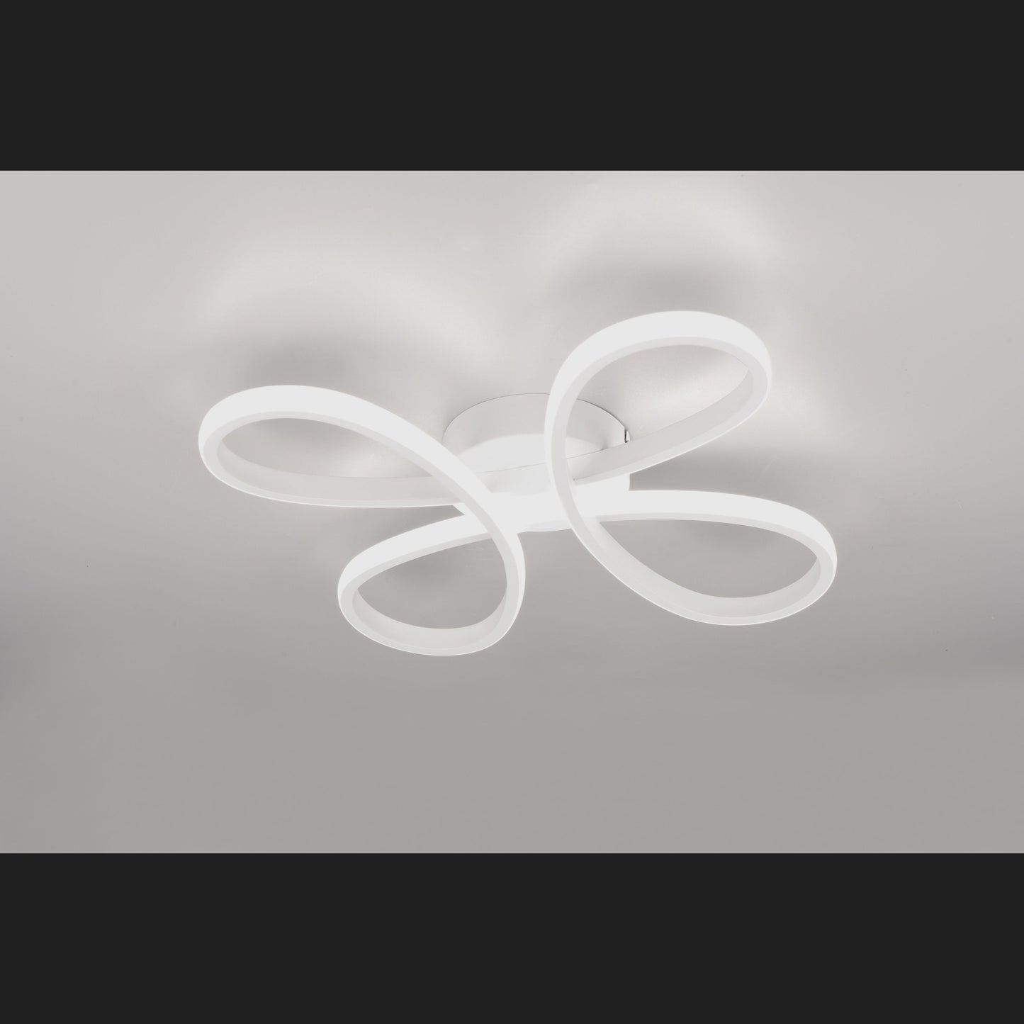 Fly  - Ceiling lamp - White Matt - Trio