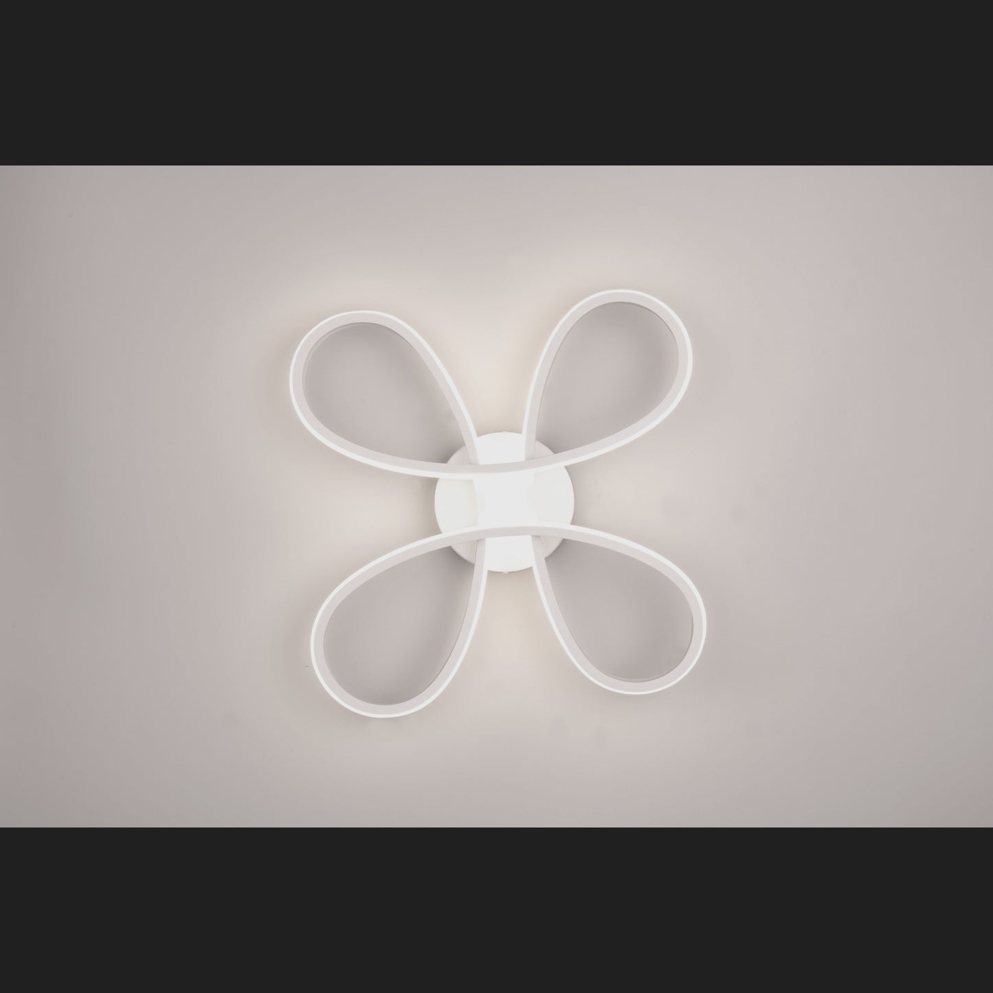 Fly  - Ceiling lamp - White Matt - Trio