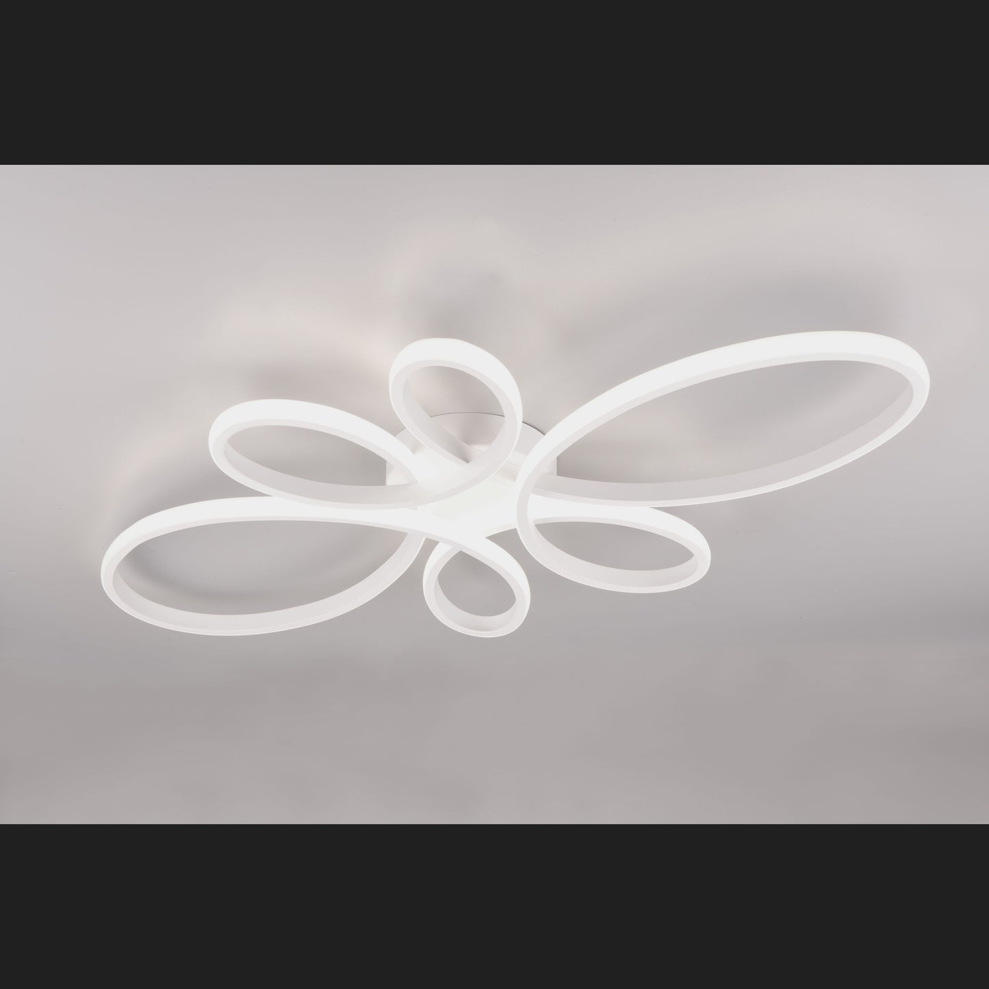 Fly  - Ceiling lamp - White Matt - Trio