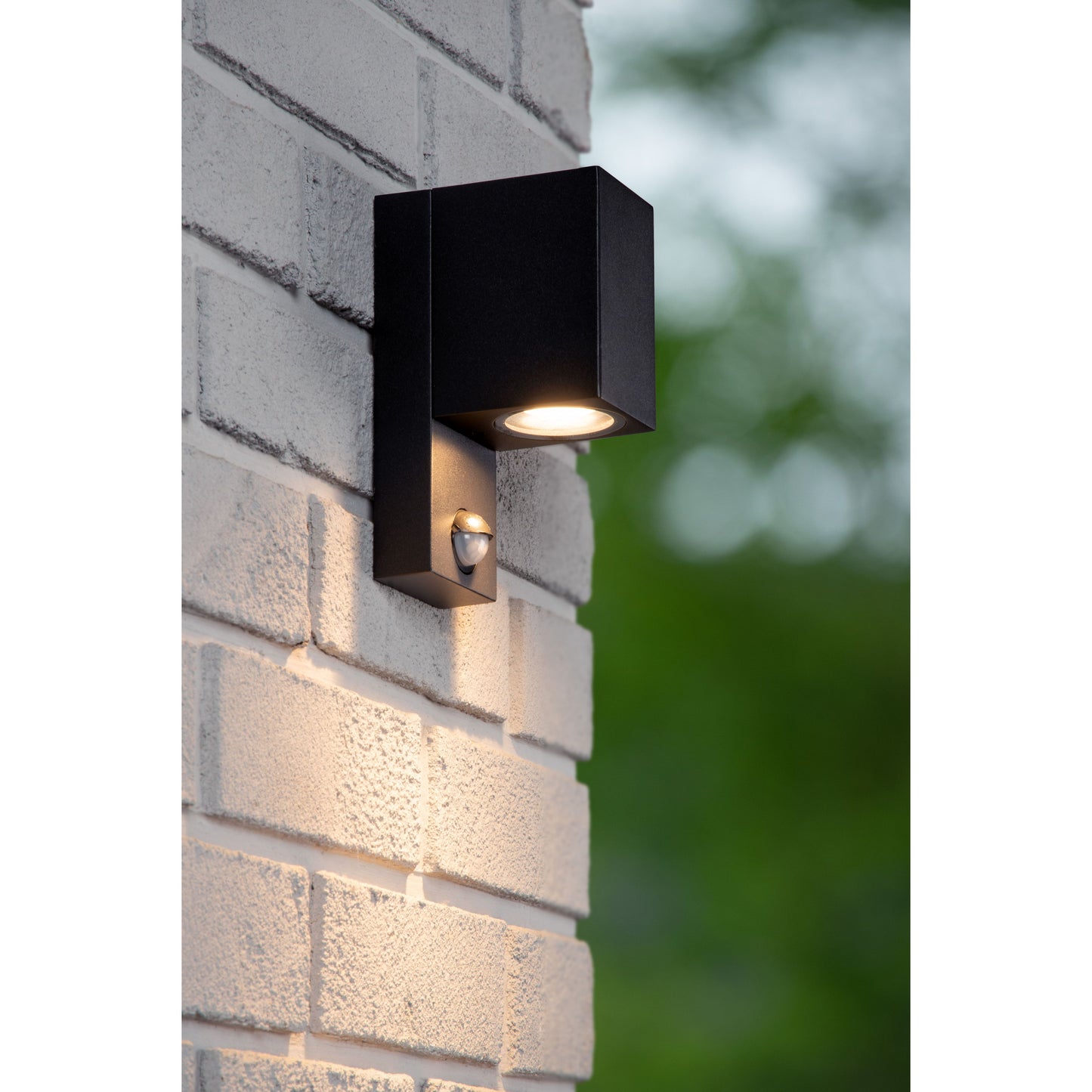 Lucide ZARO IR - Wall spotlight / Wall light Indoor/Outdoor - 1x GU10 - IP65 - Motion & Day/Night Sensor - Black