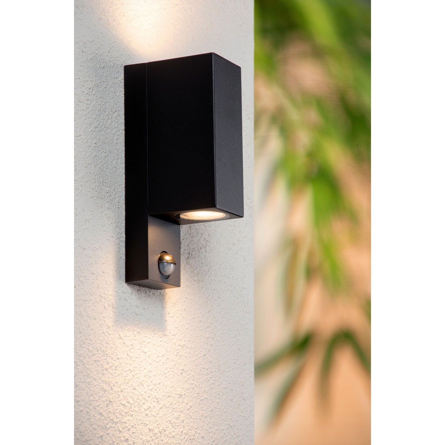 Lucide ZARO IR - Wall spotlight / Wall light Indoor/Outdoor - 2x GU10 - IP65 - Motion & Day/Night Sensor - Black