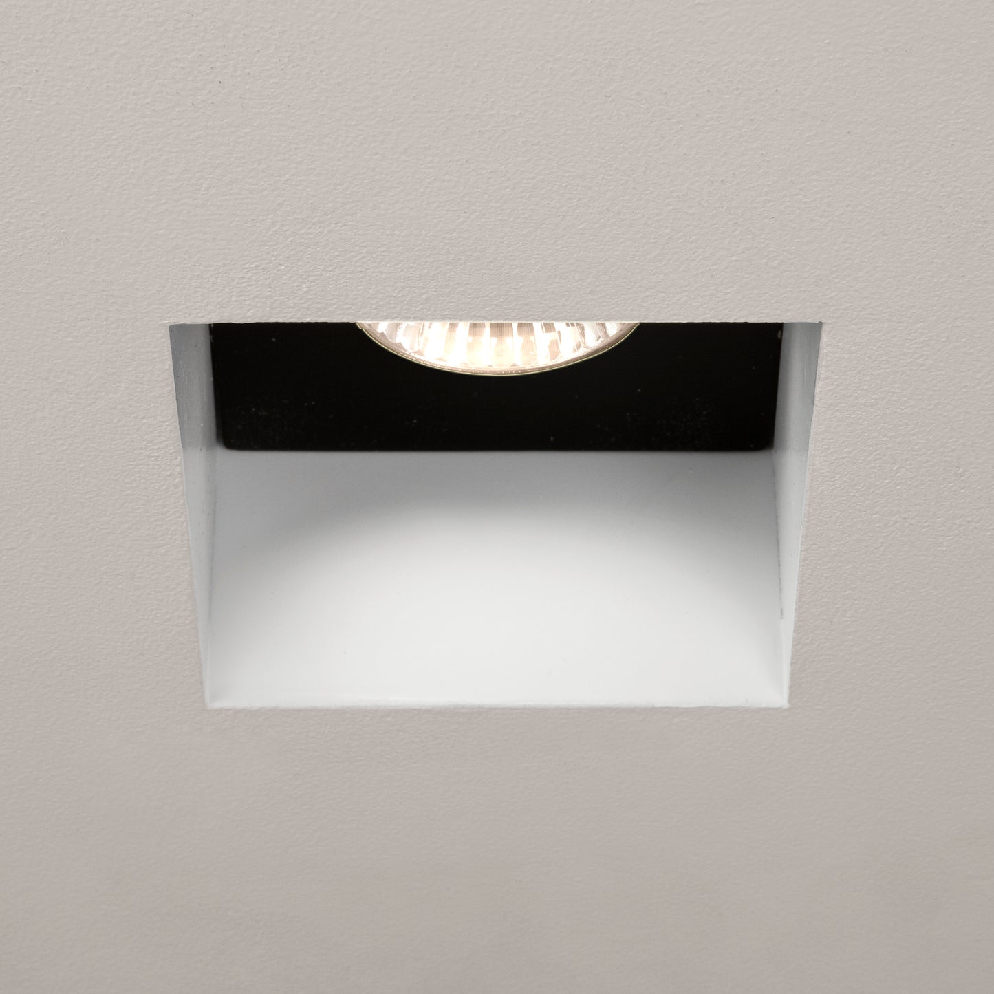 Trimless Square