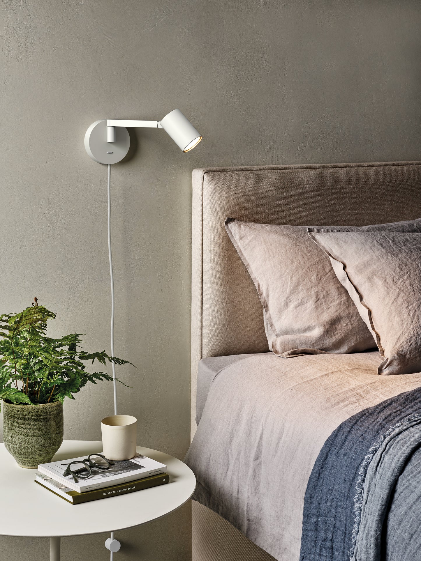 Ascoli Swing Plug In