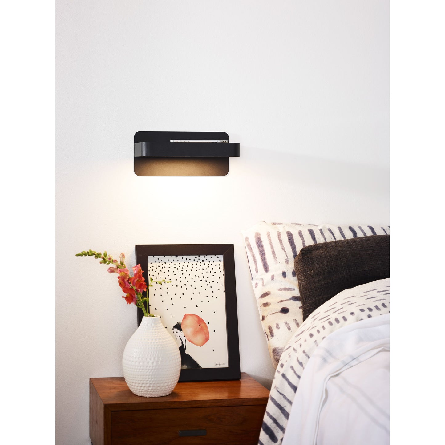 Lucide ATKIN - Bedside lamp / Wall light - LED - 1x6W 3000K - With USB charging point - Black