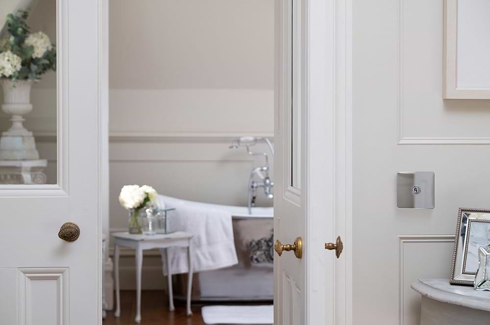 The Finsbury Collection Polished Chrome Flat Plate 20A 1 Gang 2 Way Toggle Switch Screwless