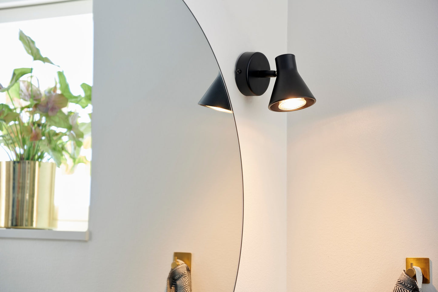 Eik - Wall light