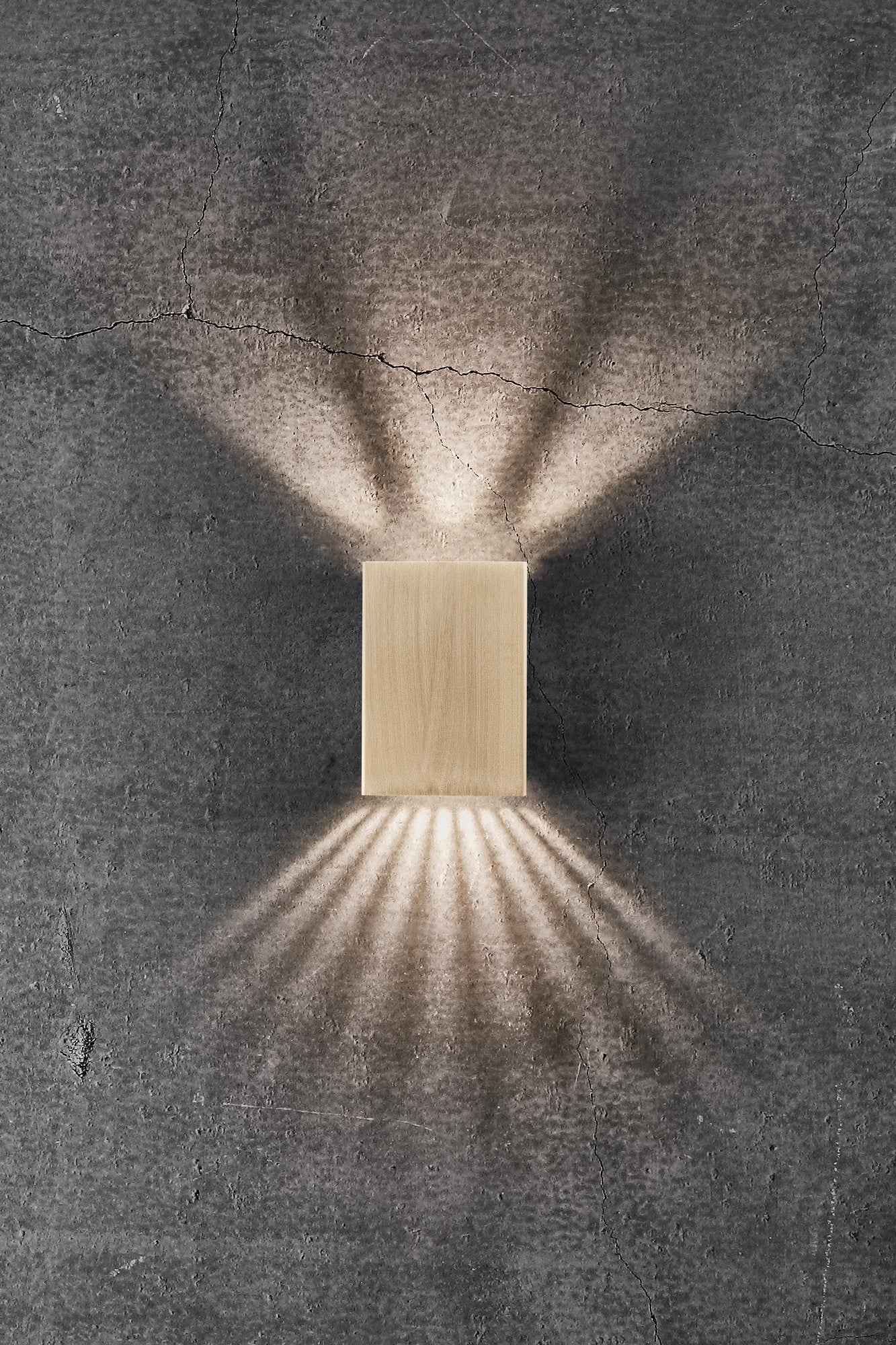 Fold 10 - Wall light