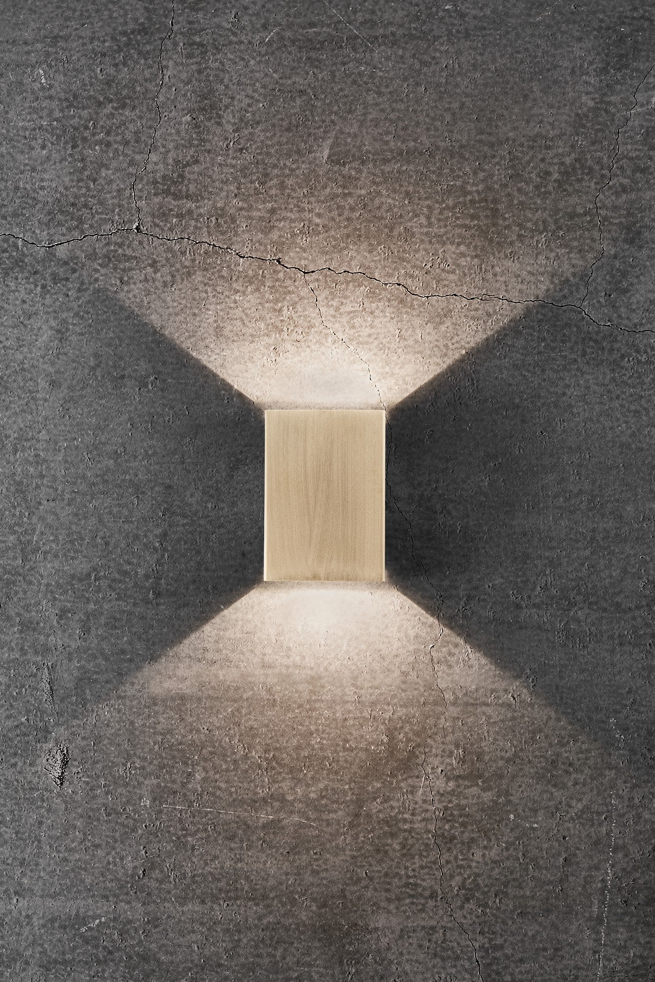 Fold 10 - Wall light