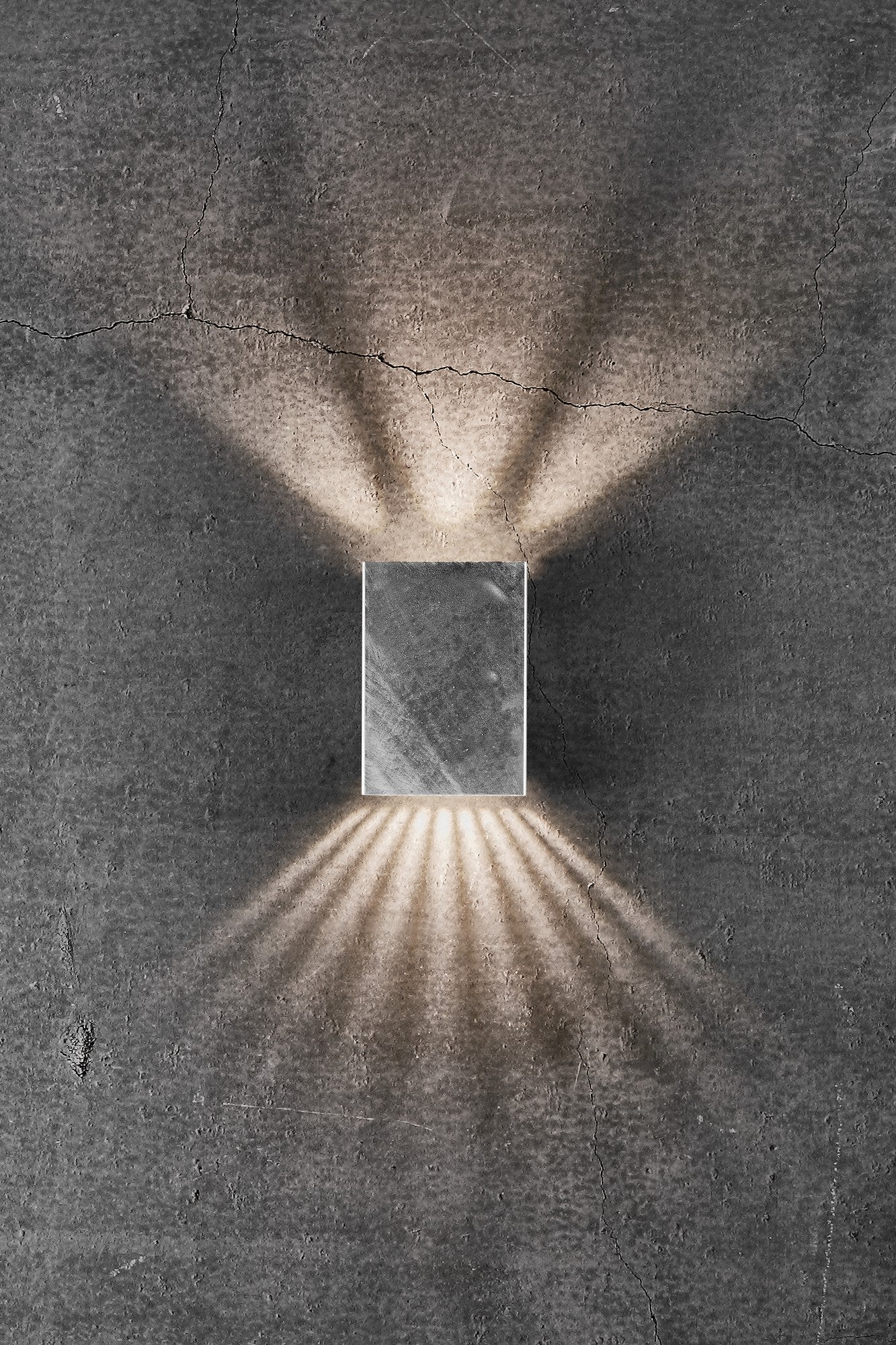 Fold 10 - Wall light