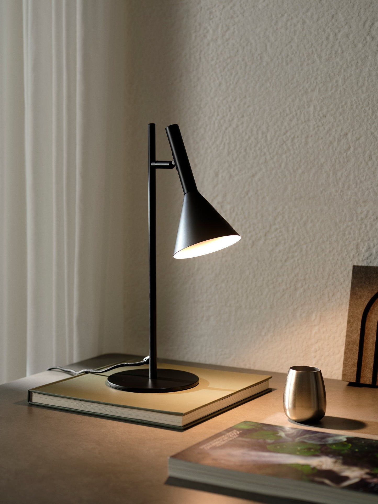 Kelvis - Table lamp