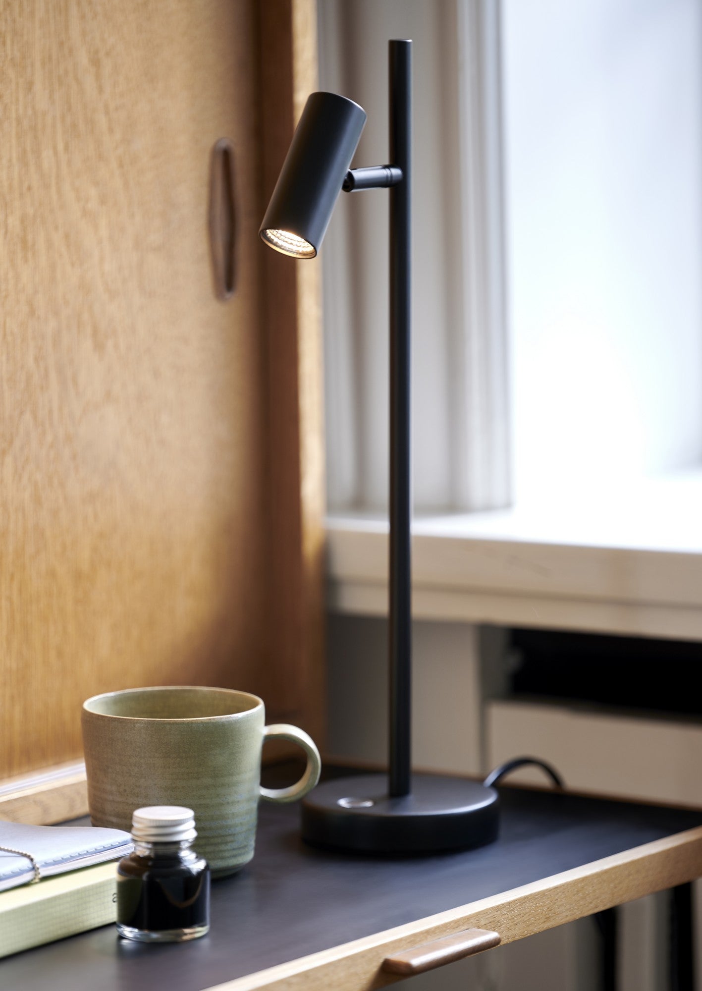 Omari - Table lamp