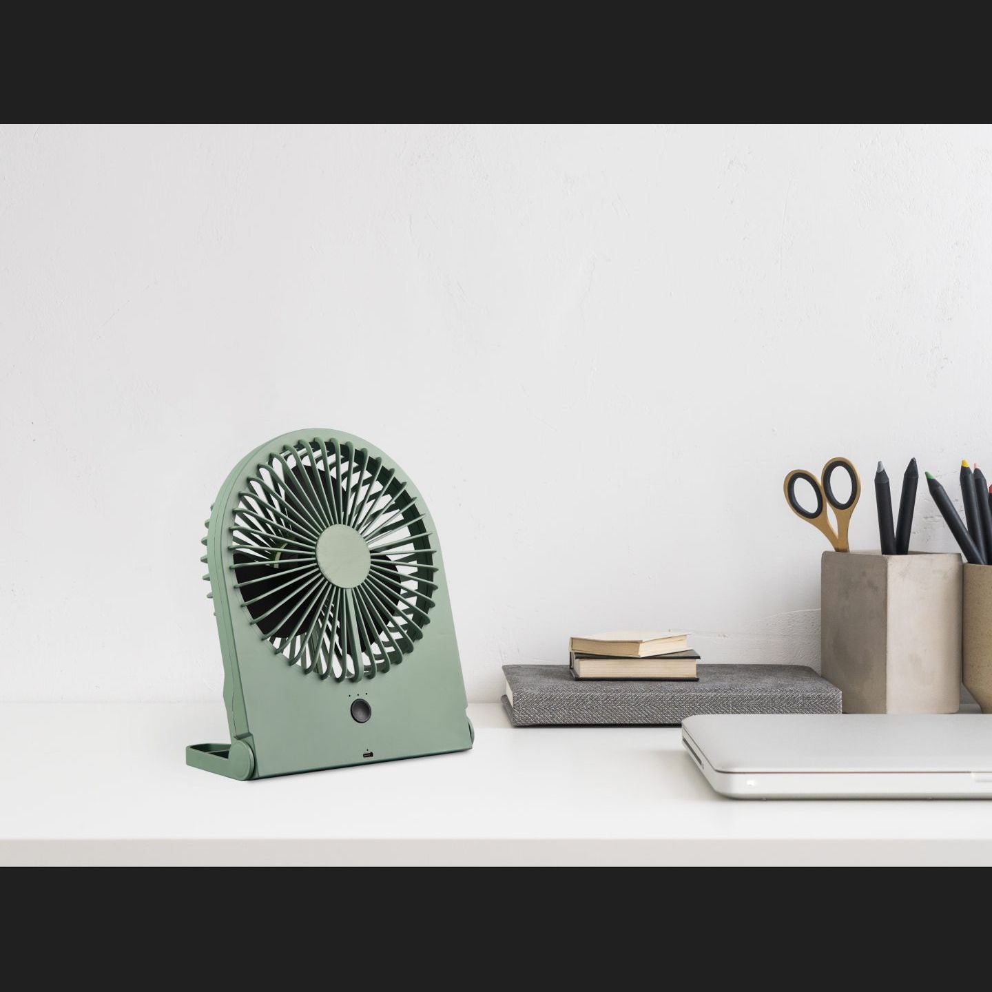 Breezy  - Fan - Pistachio Green - Reality