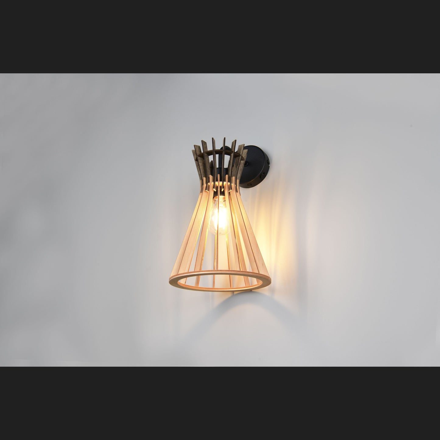 Alice - Wall Lamp - Natural Finish - Reality - R21861736