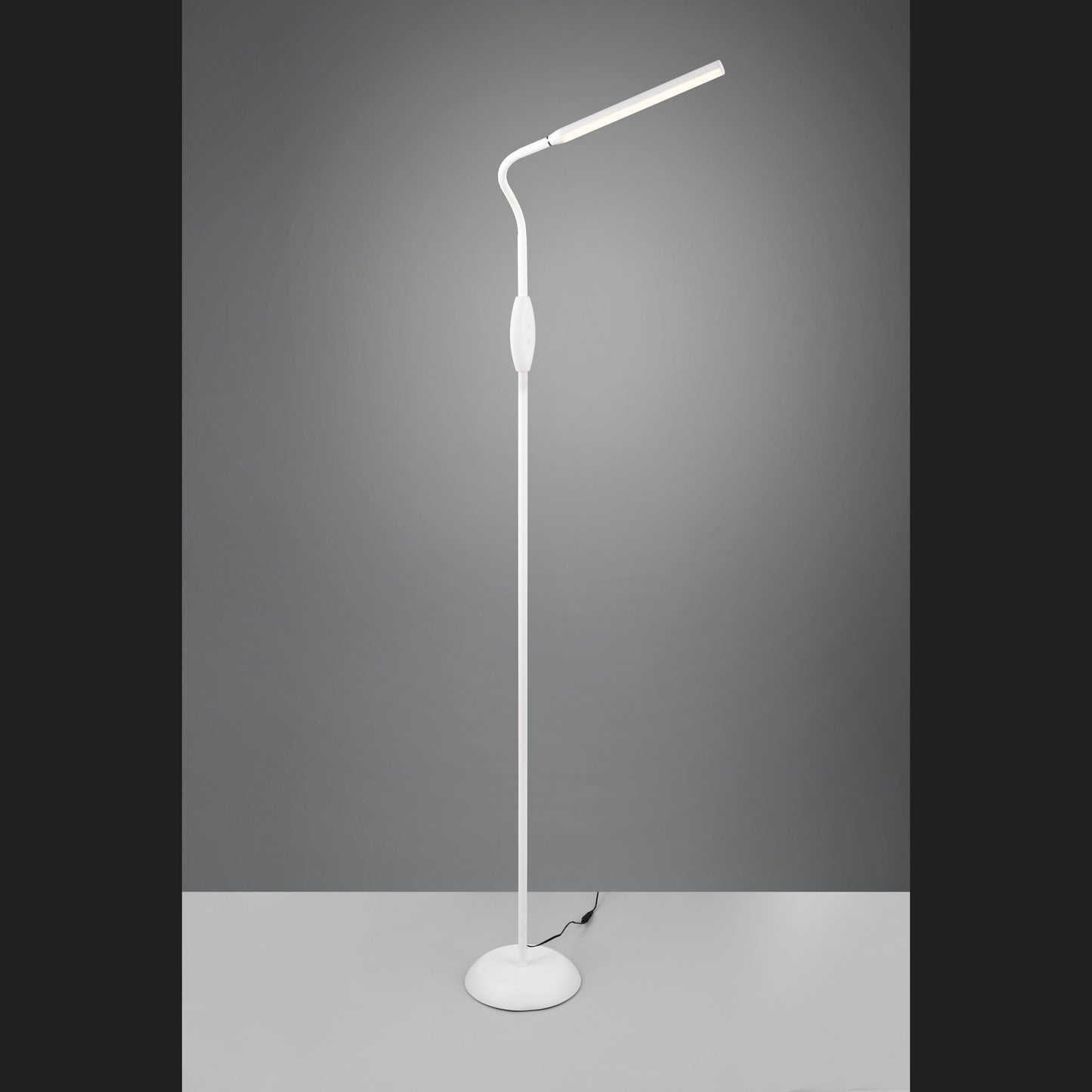 Toro  - Floor lamp - White - Reality