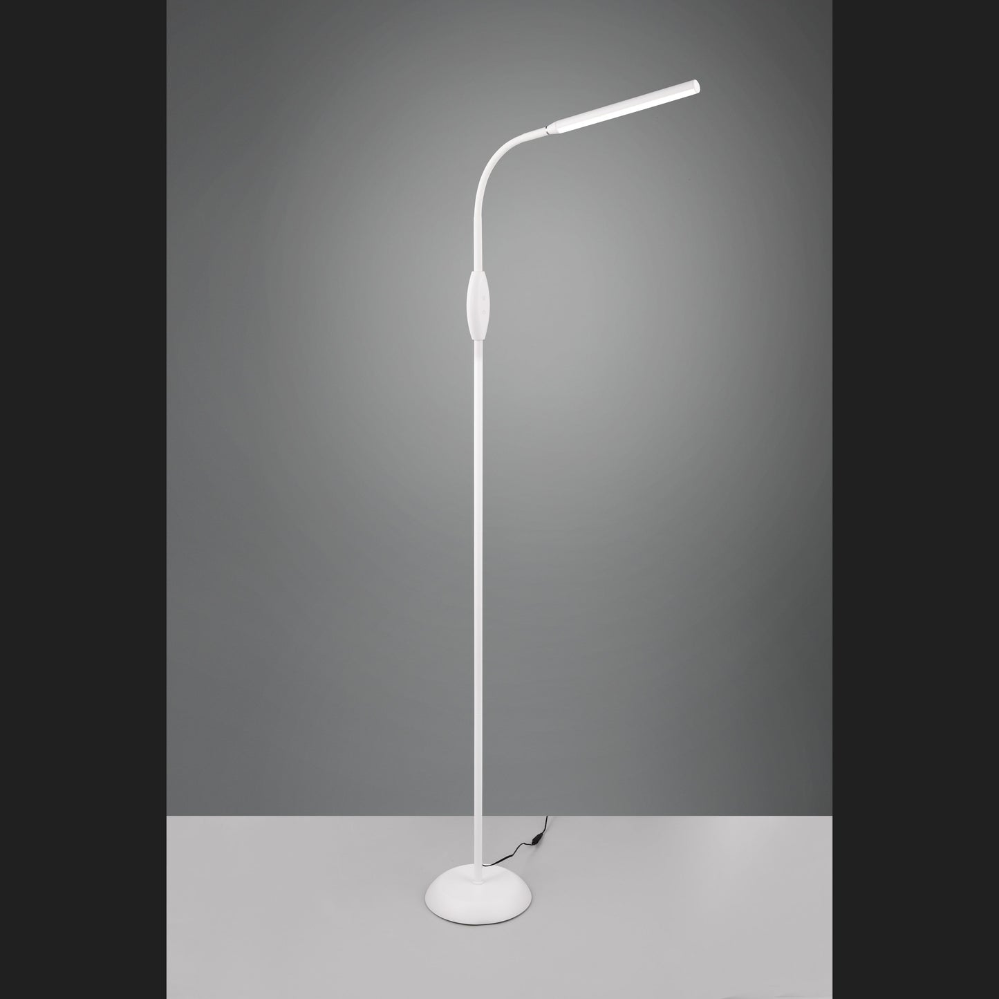 Toro  - Floor lamp - White - Reality