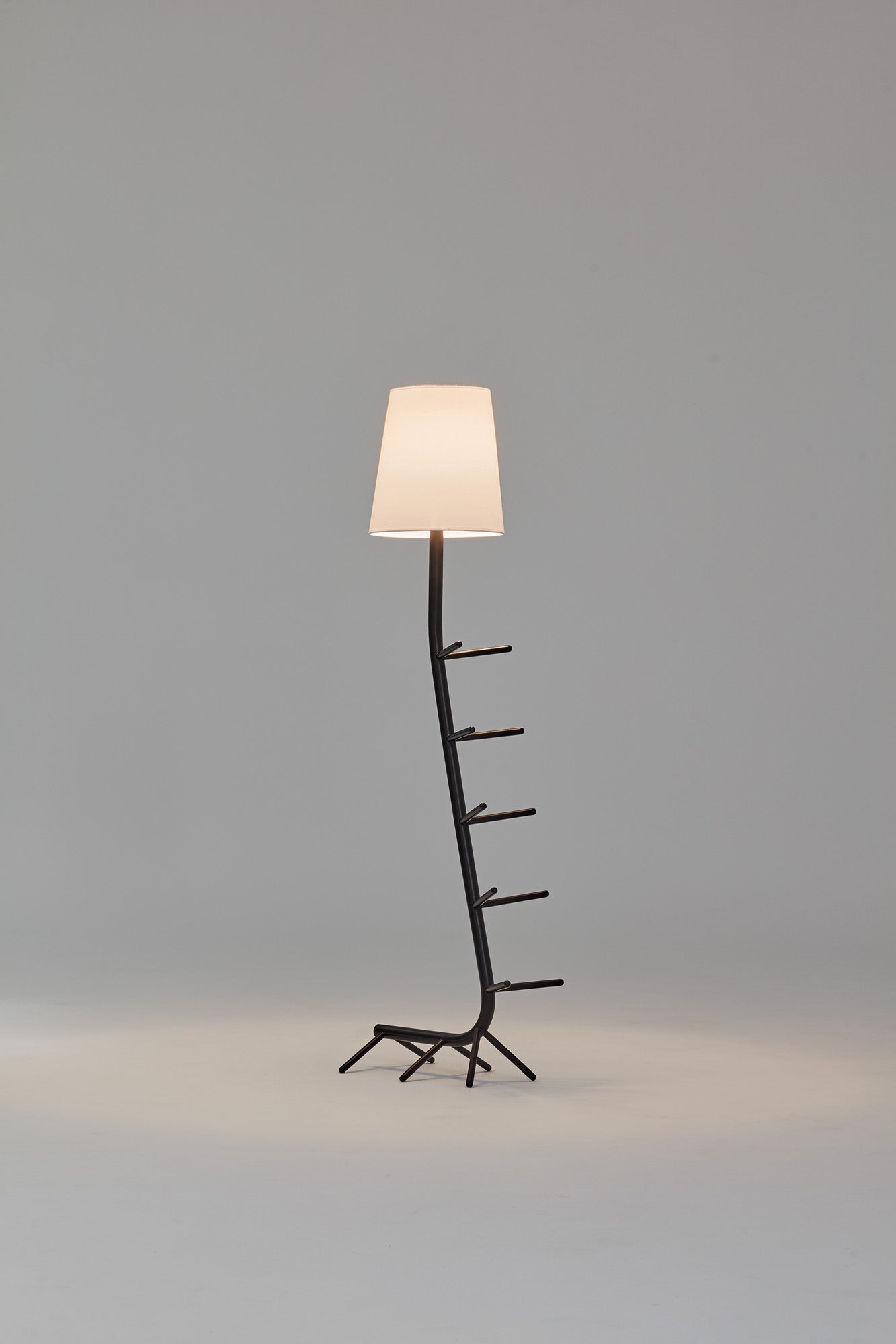 Centipede Table Lamp With Shade, 1 x E27, Black / White by Mantra