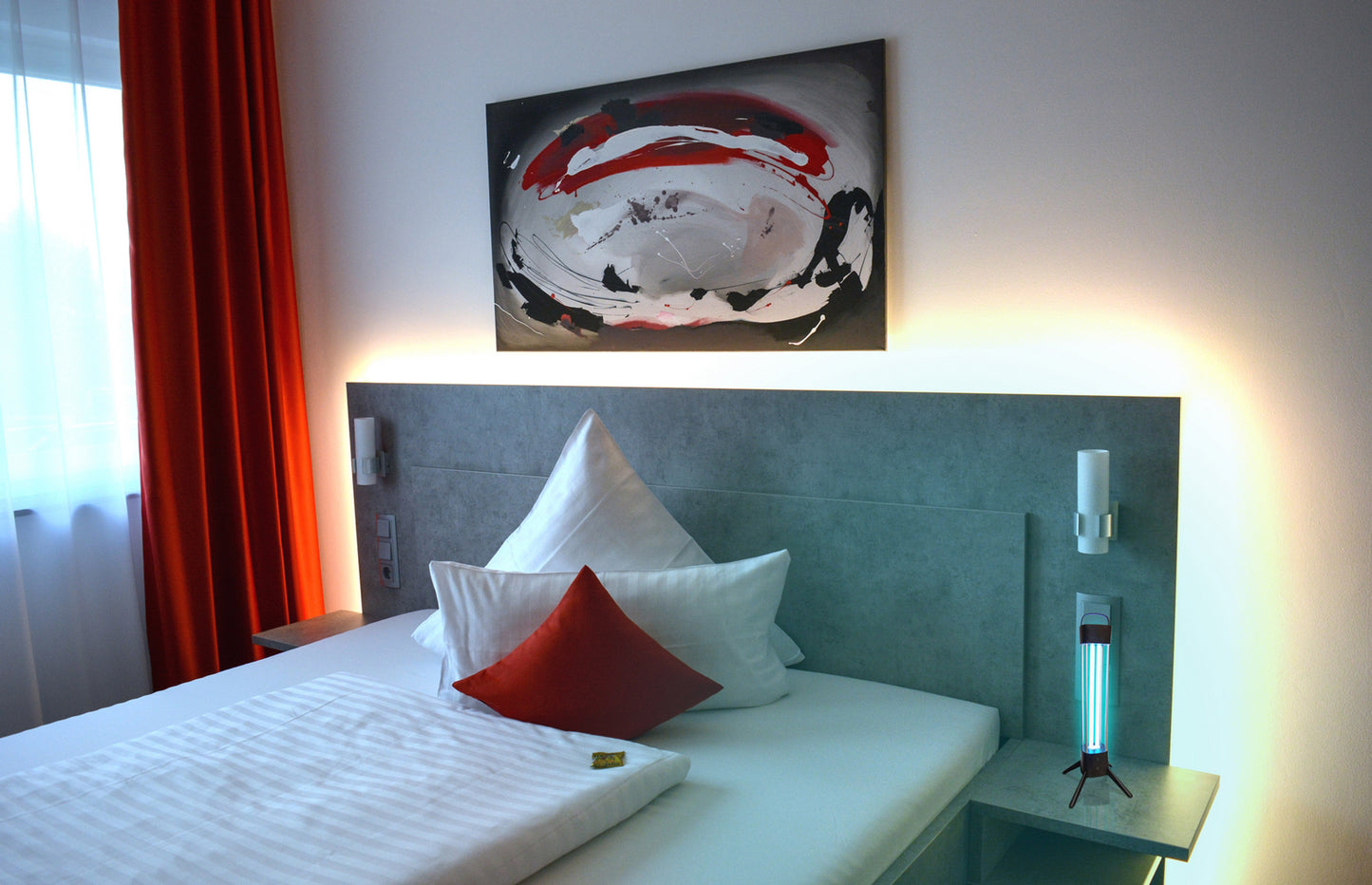 Cidal 36W UV-C Germicidal Table Lamp c / w Philips Lamp, TO BE USED IN VACATED ROOMS ONLY by Mantra